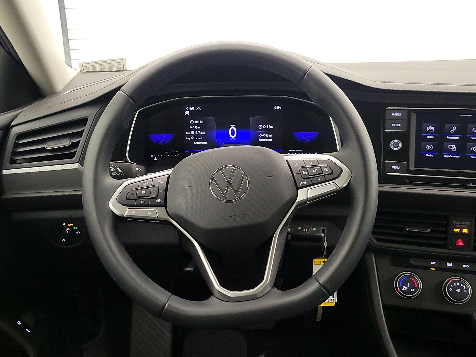 Thumbnail: 2024 Volkswagen Jetta - 10