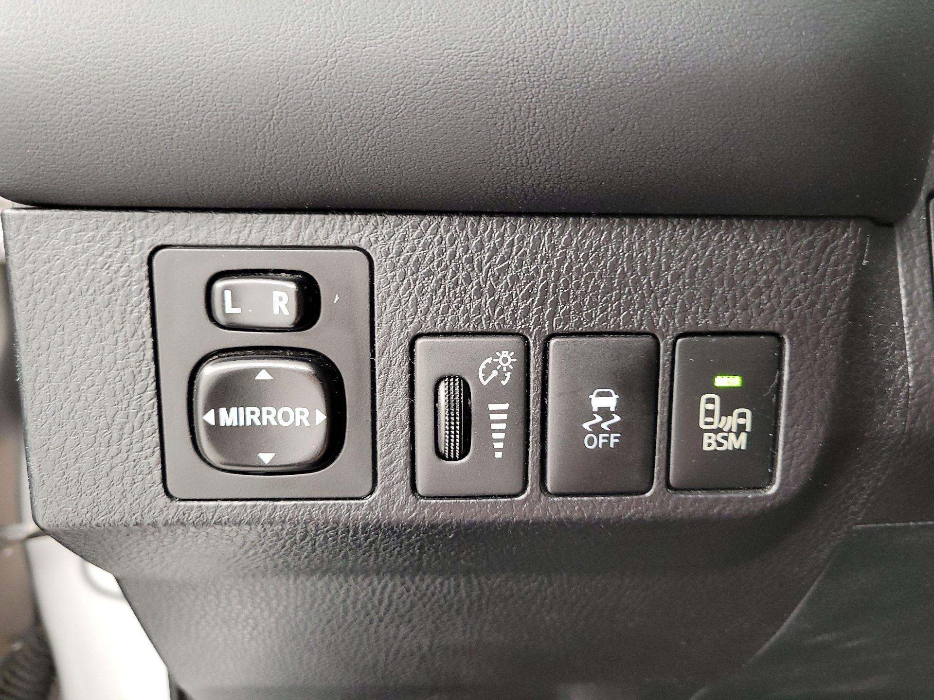 Thumbnail: 2015 Toyota RAV4 - 13