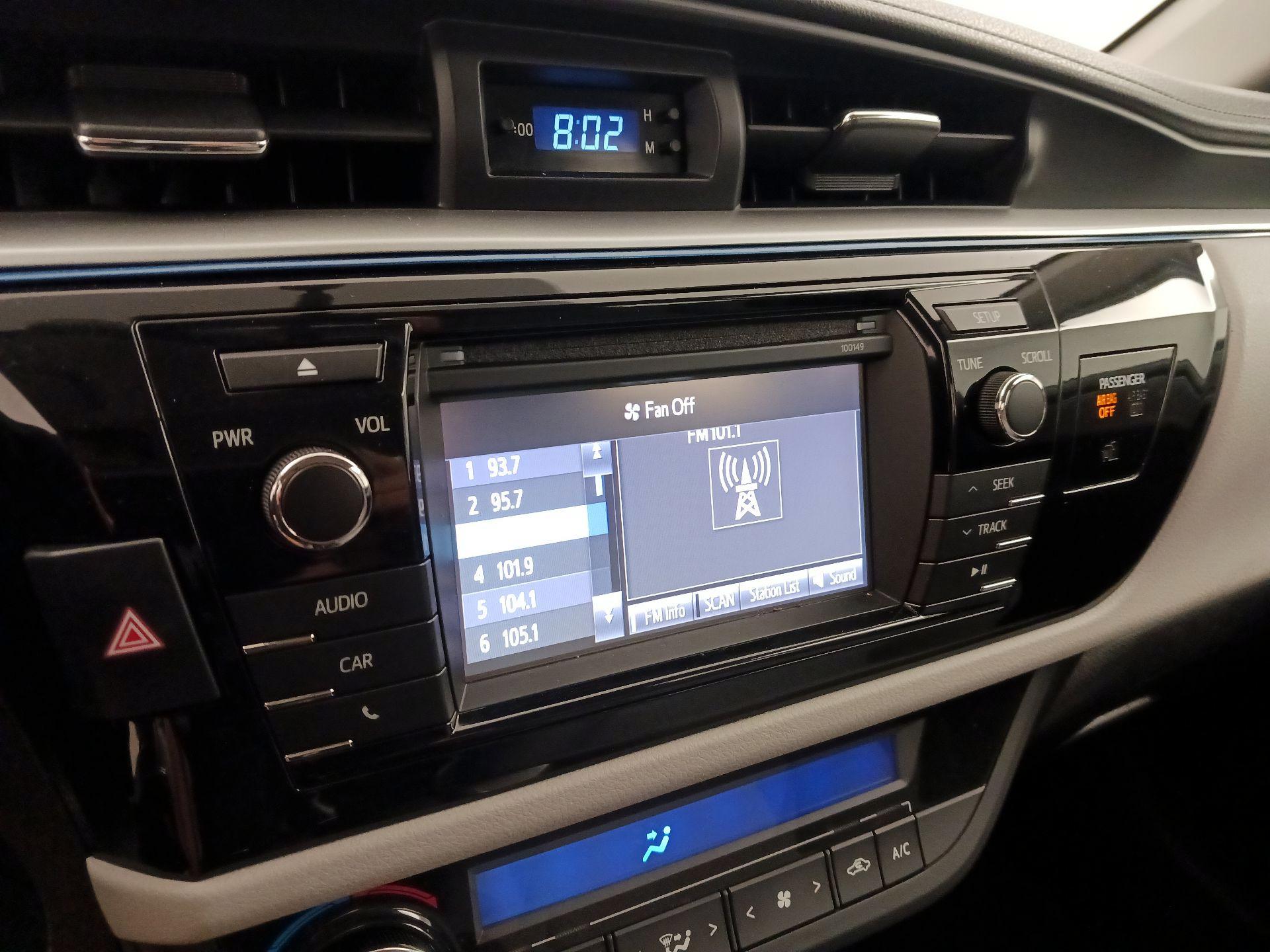 Thumbnail: 2015 Toyota Corolla - 15