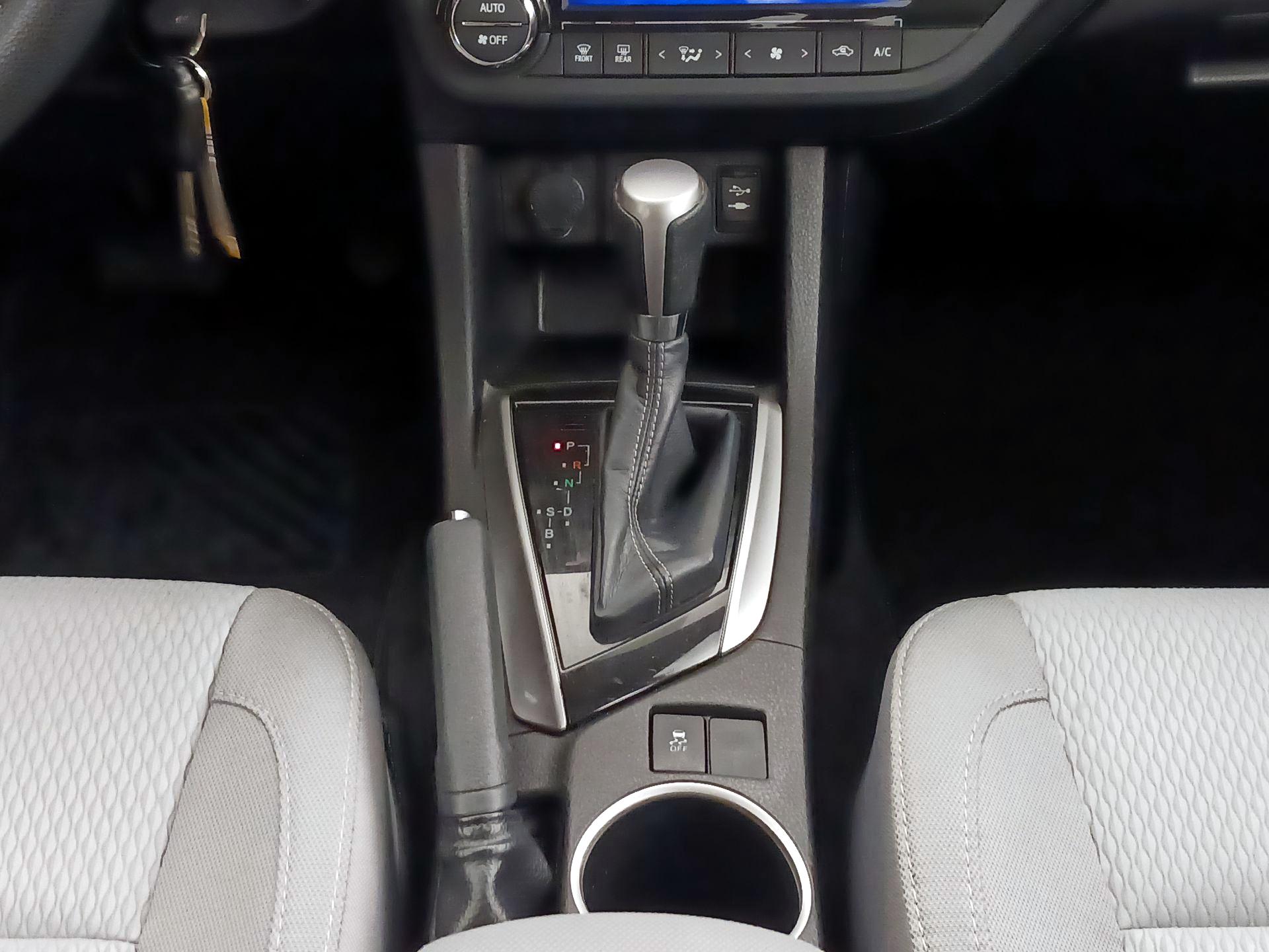 Thumbnail: 2015 Toyota Corolla - 17