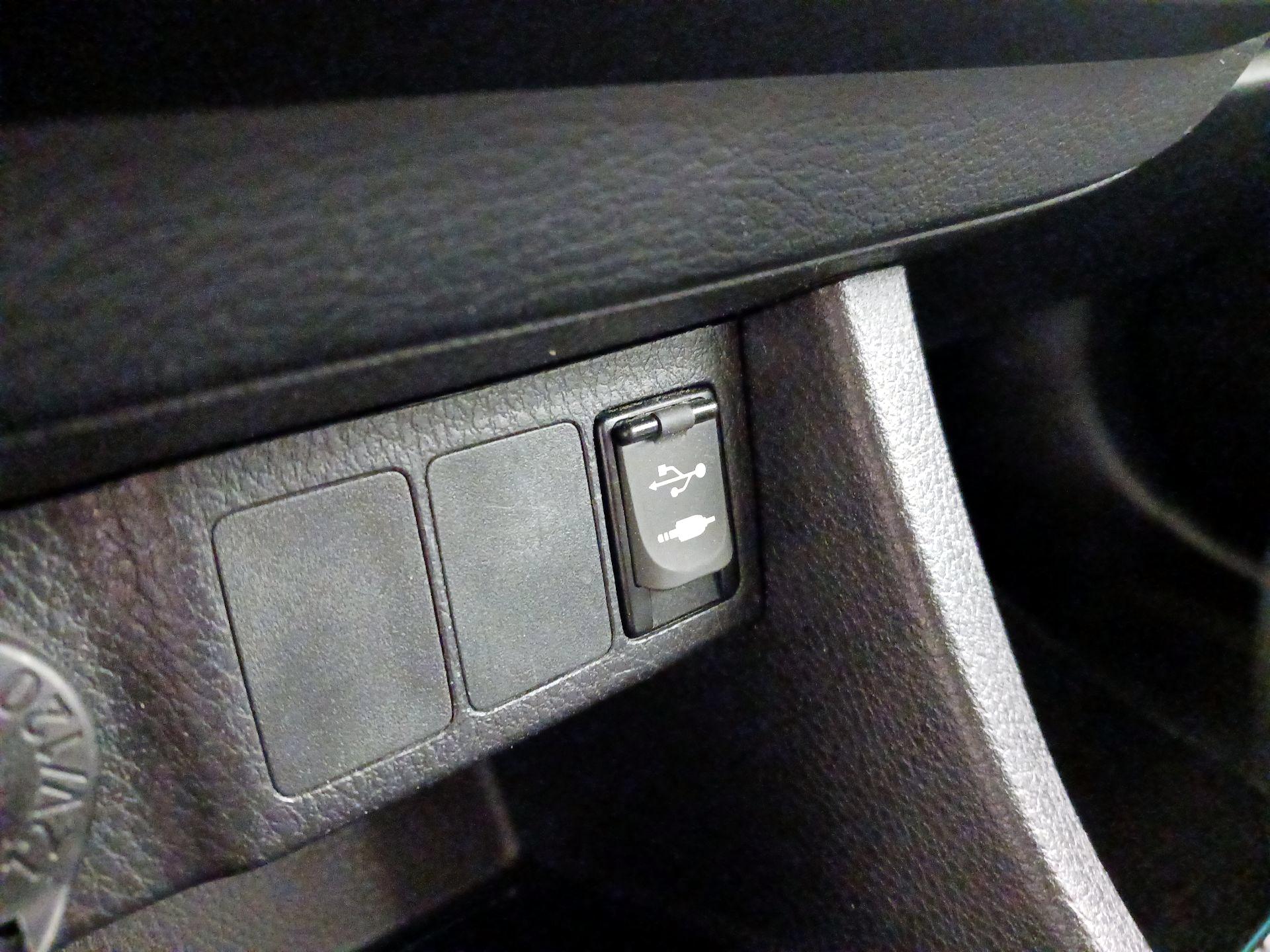 Thumbnail: 2015 Toyota Corolla - 18