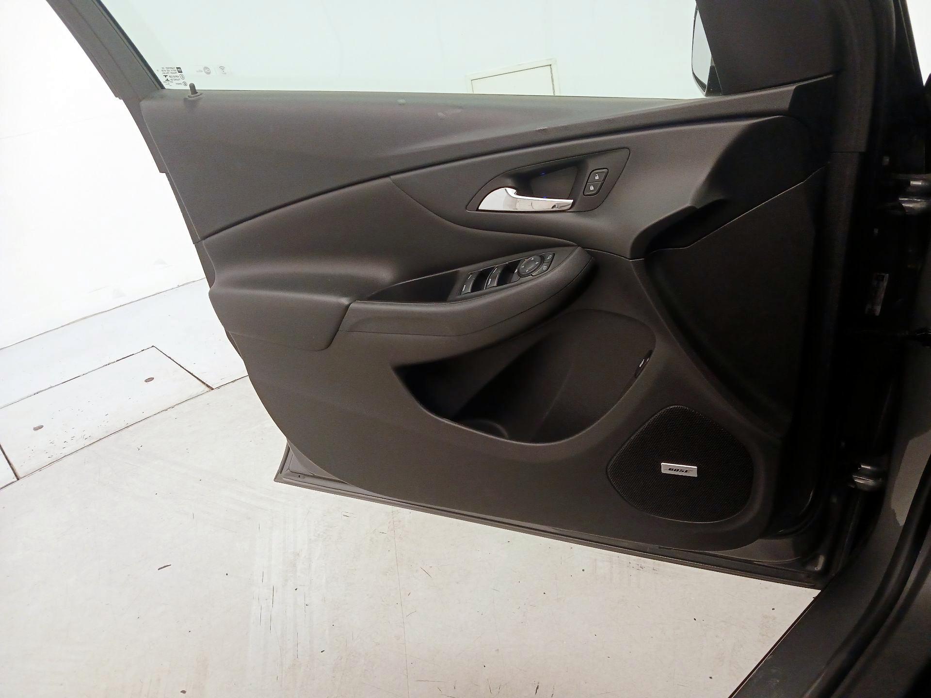 Thumbnail: 2017 Chevrolet Volt - 12