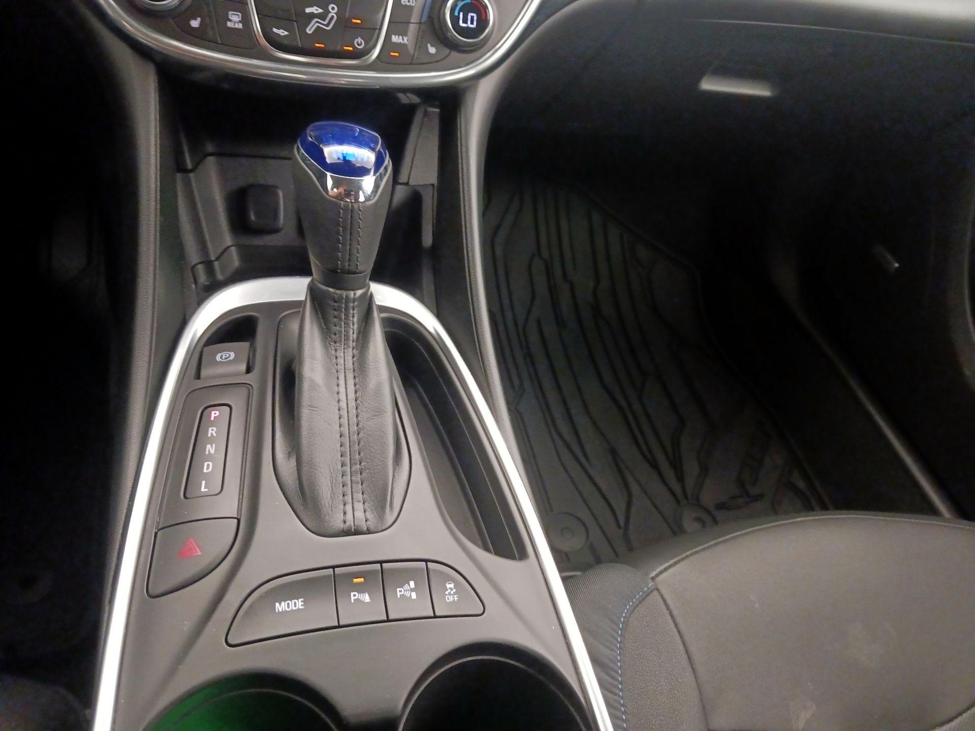 Thumbnail: 2017 Chevrolet Volt - 17