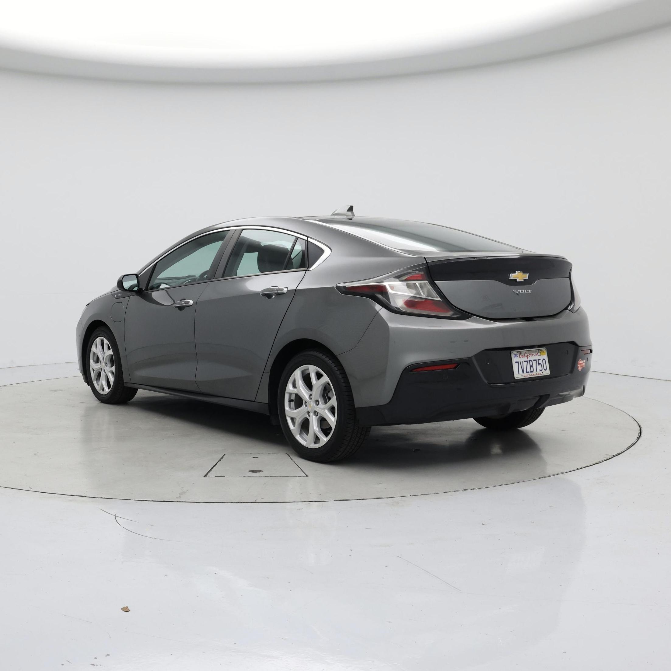 Thumbnail: 2017 Chevrolet Volt - 2