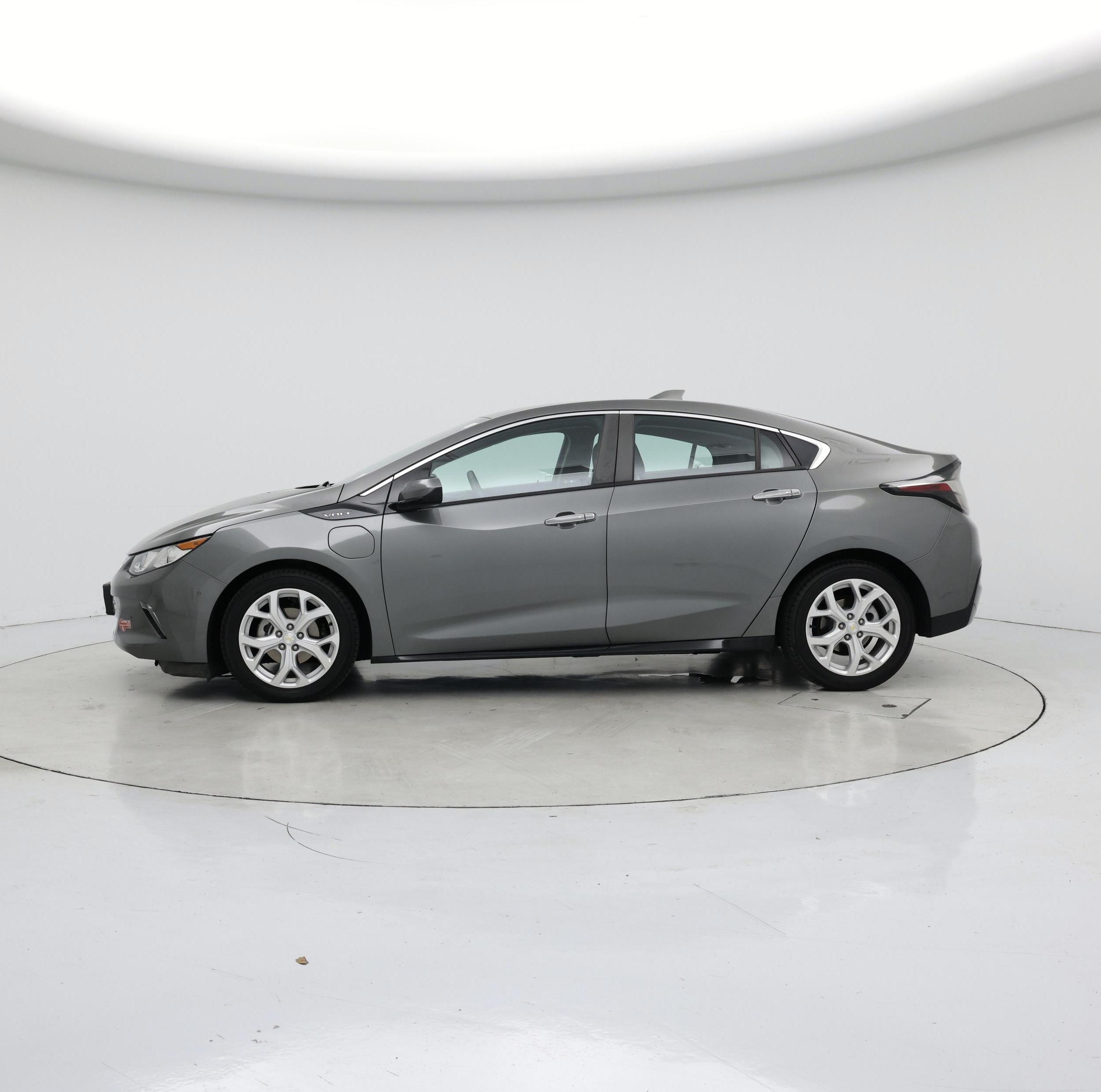 Thumbnail: 2017 Chevrolet Volt - 3