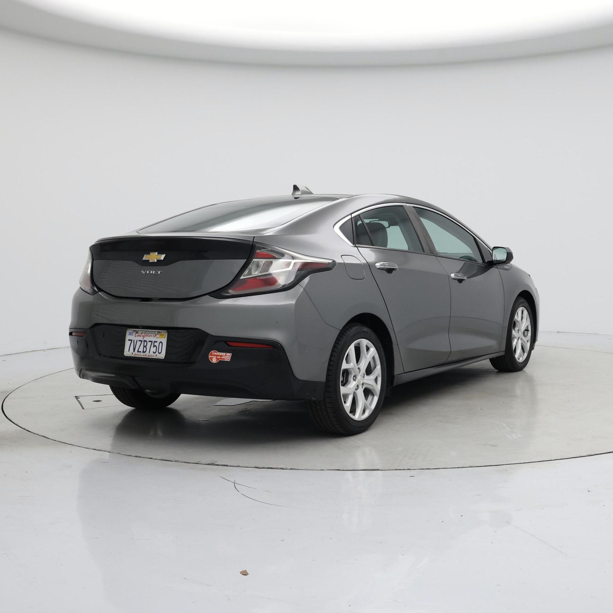 Thumbnail: 2017 Chevrolet Volt - 8