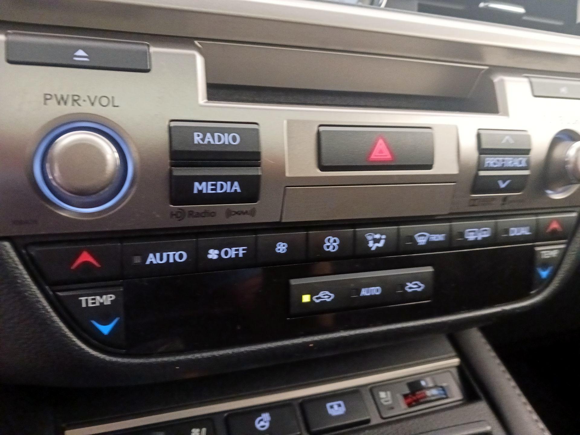 Thumbnail: 2016 Lexus ES - 17