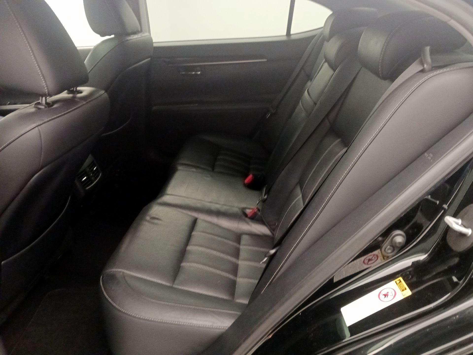 Thumbnail: 2016 Lexus ES - 20