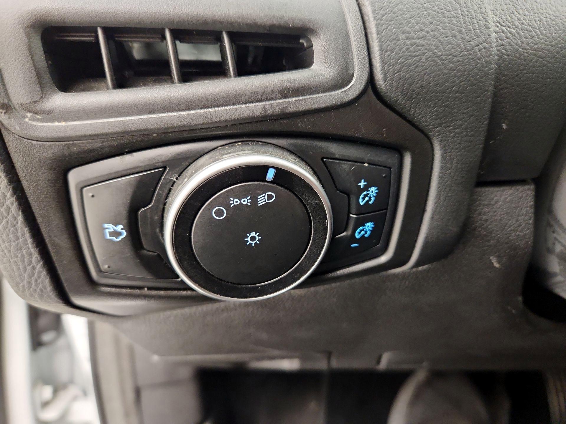 Thumbnail: 2015 Ford Focus - 13