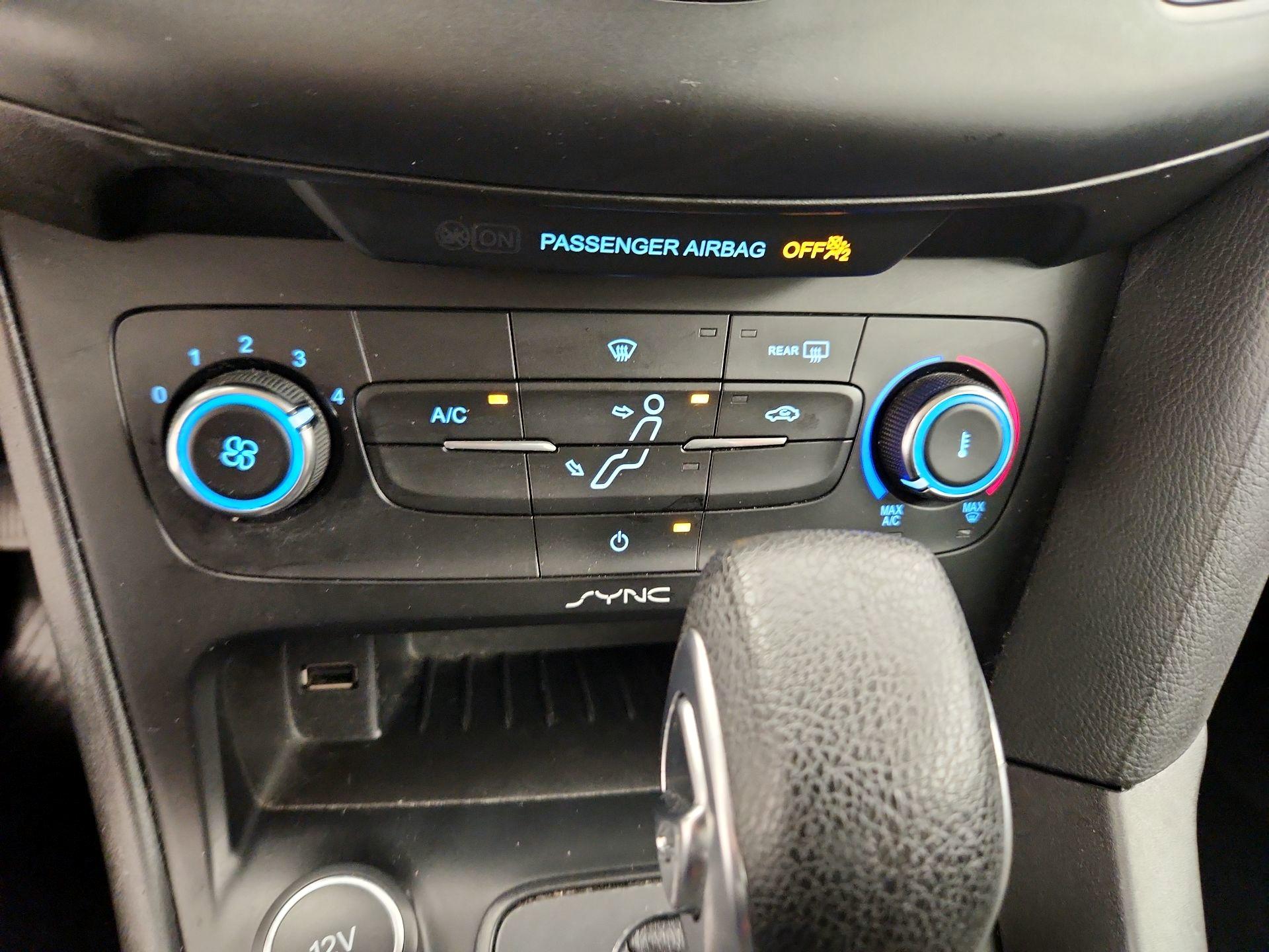 Thumbnail: 2015 Ford Focus - 16