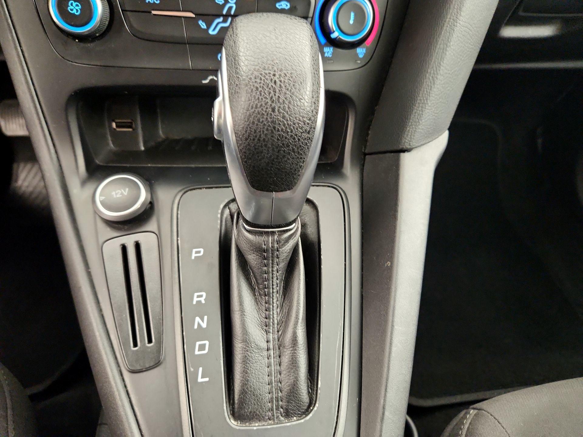 Thumbnail: 2015 Ford Focus - 17