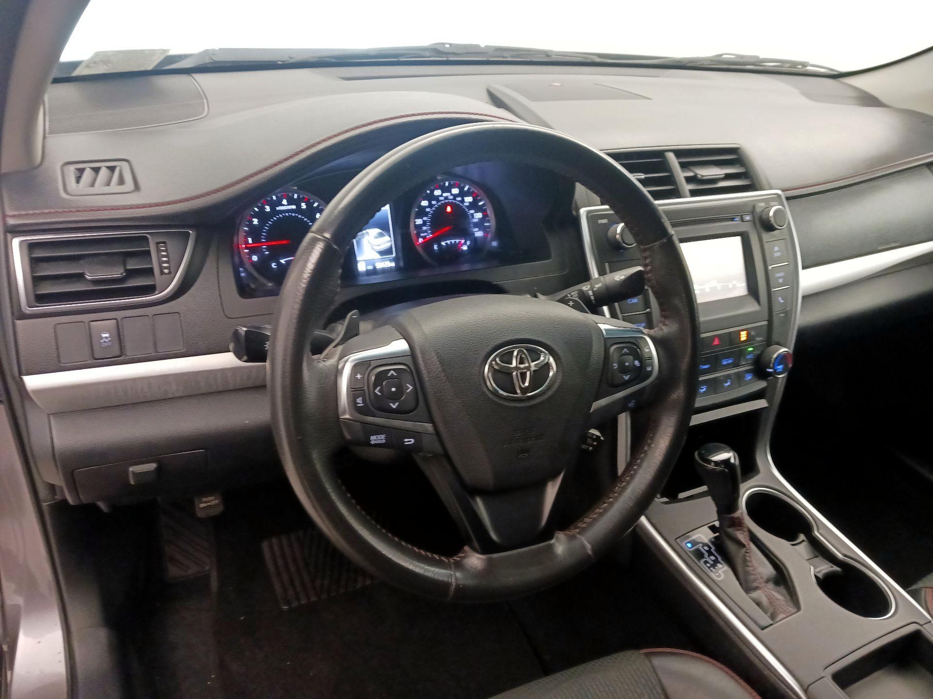 Thumbnail: 2017 Toyota Camry - 9