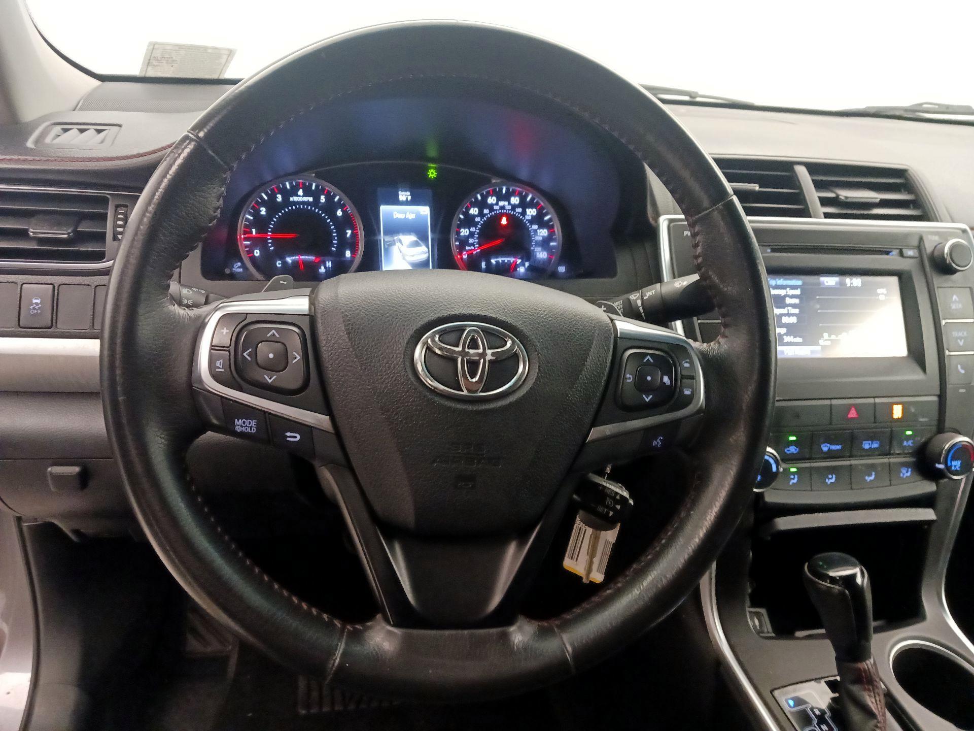 Thumbnail: 2017 Toyota Camry - 10