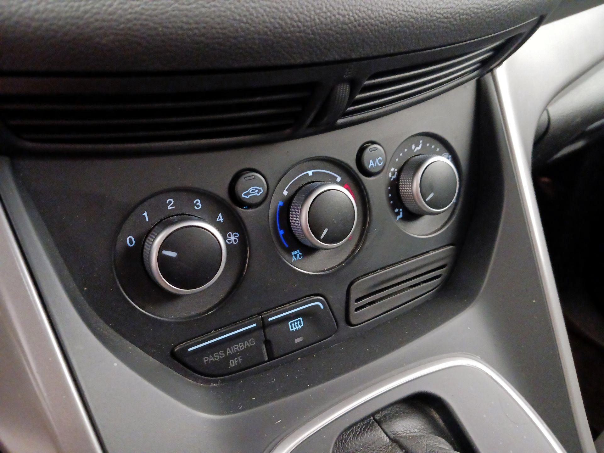 Thumbnail: 2013 Ford Escape - 15