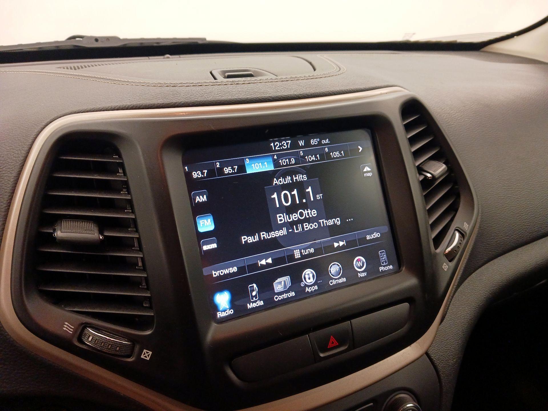 Thumbnail: 2015 Jeep Cherokee - 16