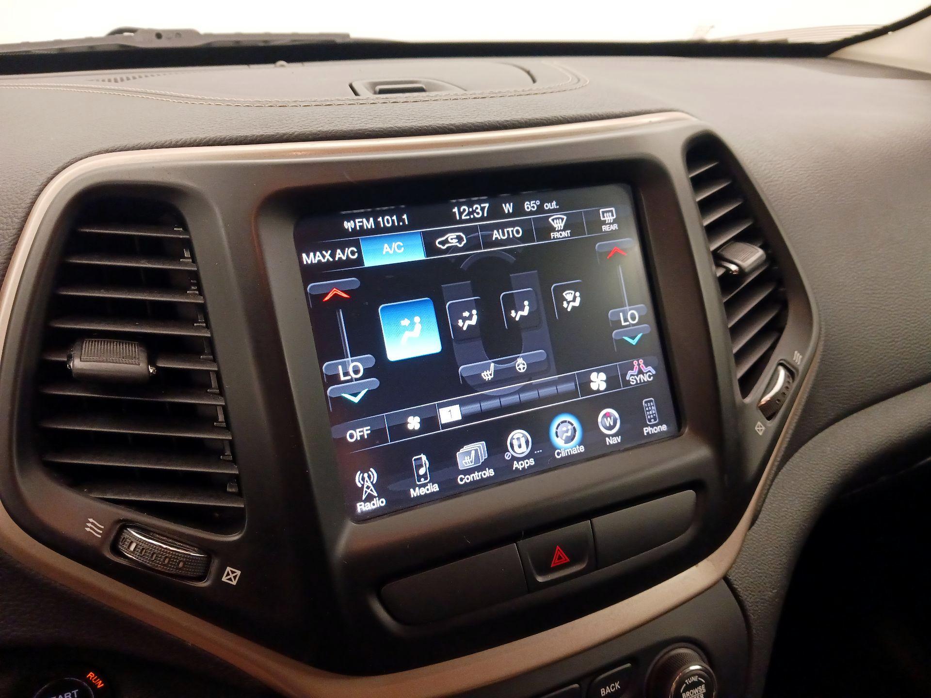 Thumbnail: 2015 Jeep Cherokee - 17