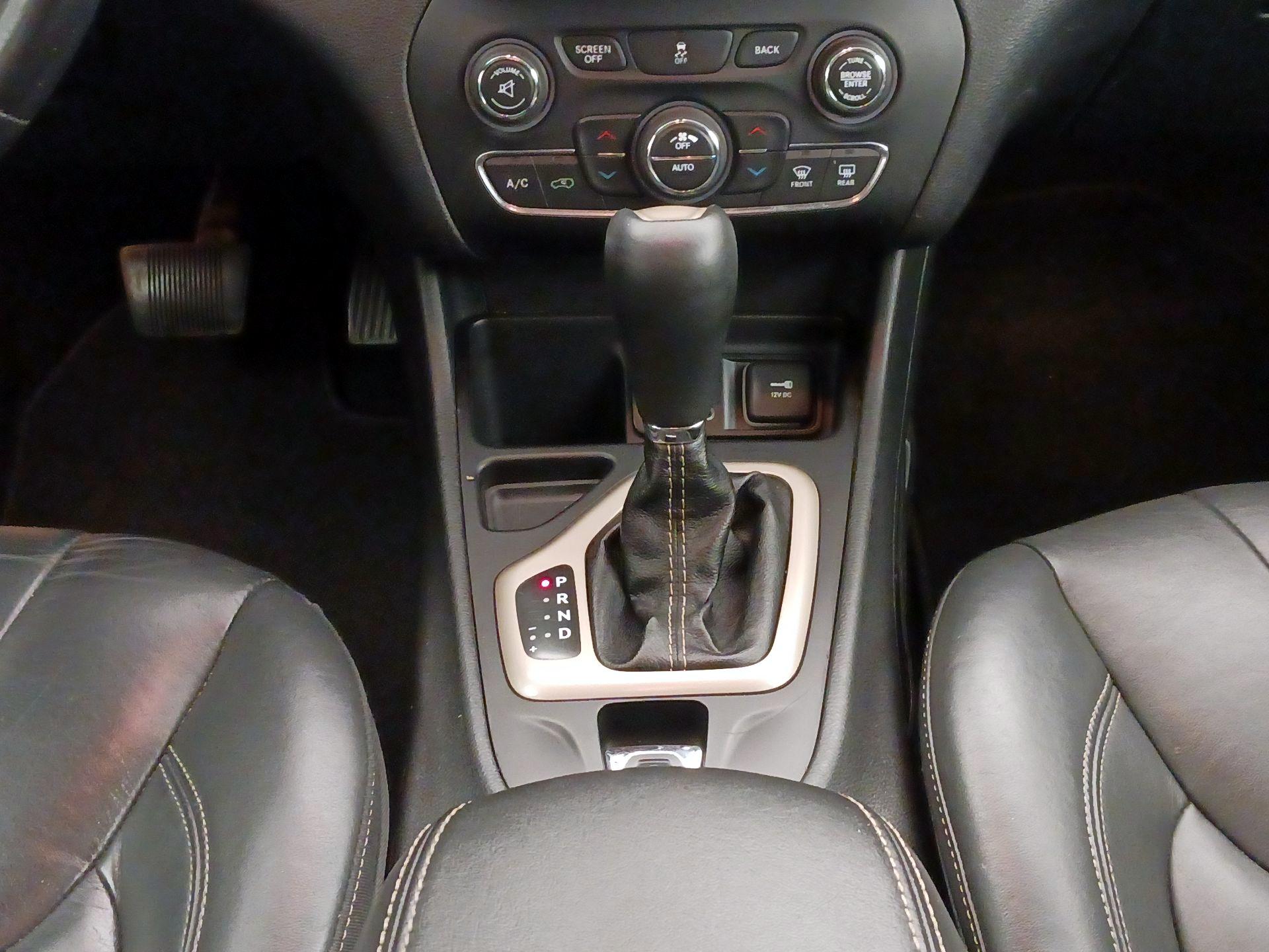 Thumbnail: 2015 Jeep Cherokee - 18