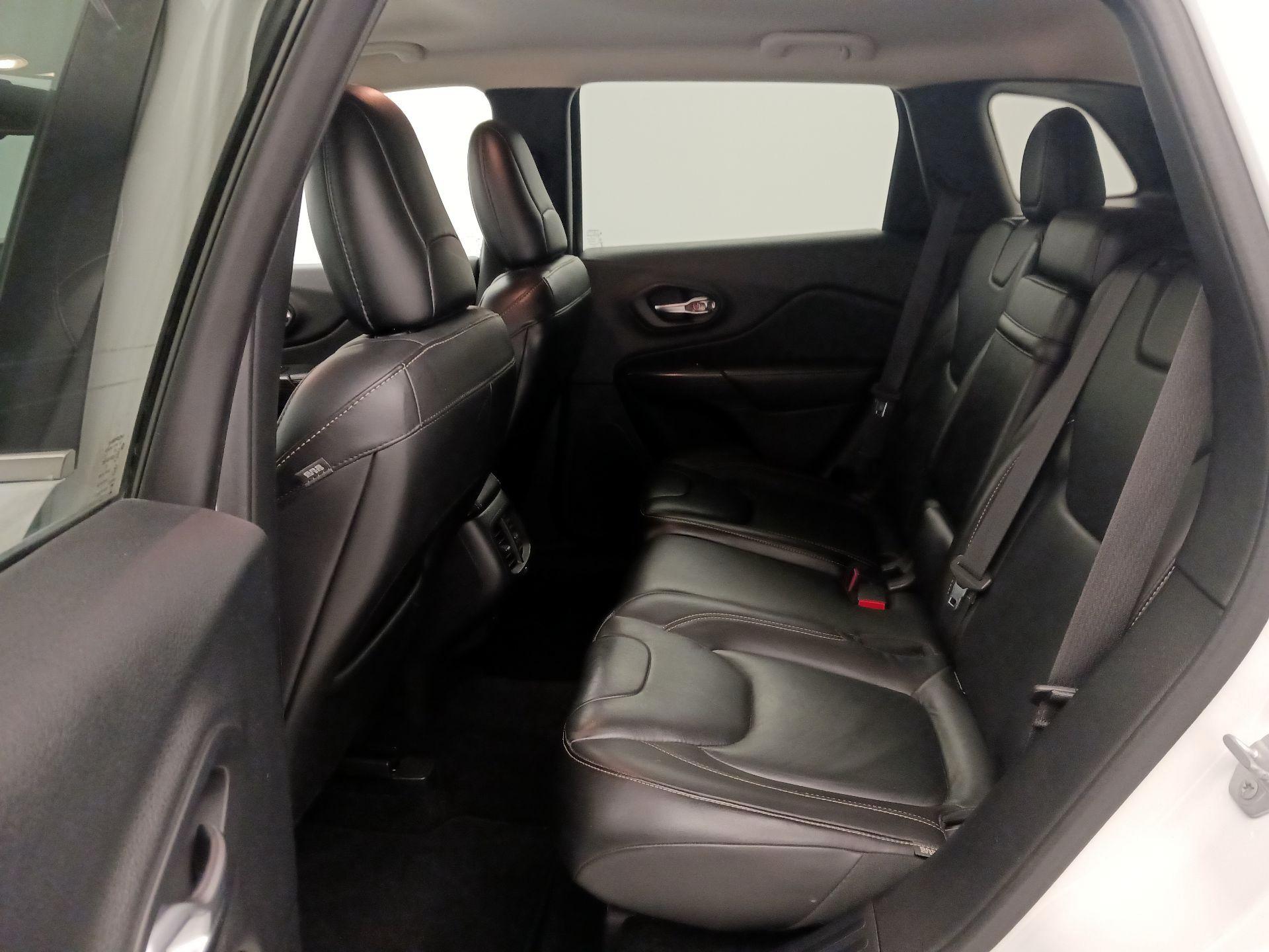 Thumbnail: 2015 Jeep Cherokee - 20