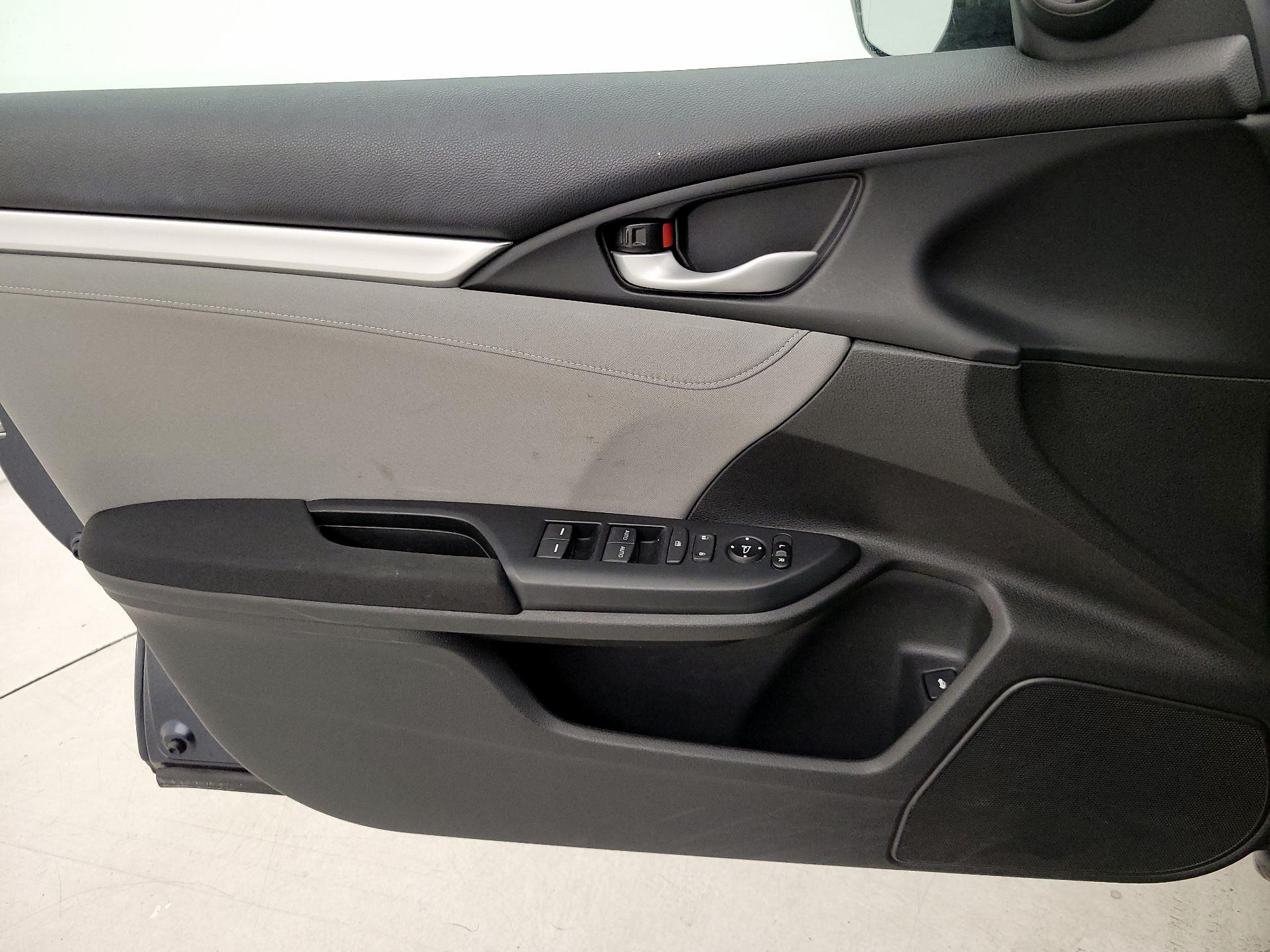 Thumbnail: 2016 Honda Civic - 12
