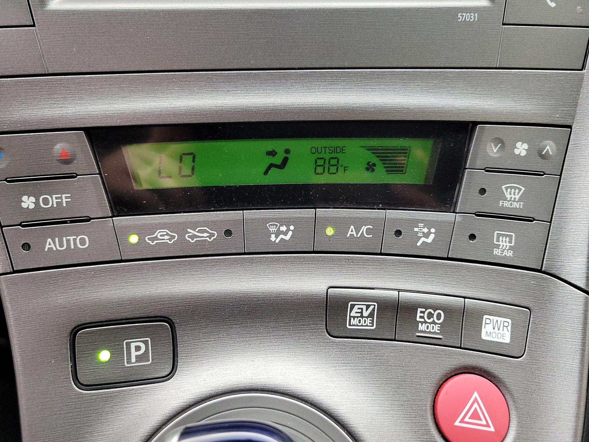 Thumbnail: 2015 Toyota Prius - 16