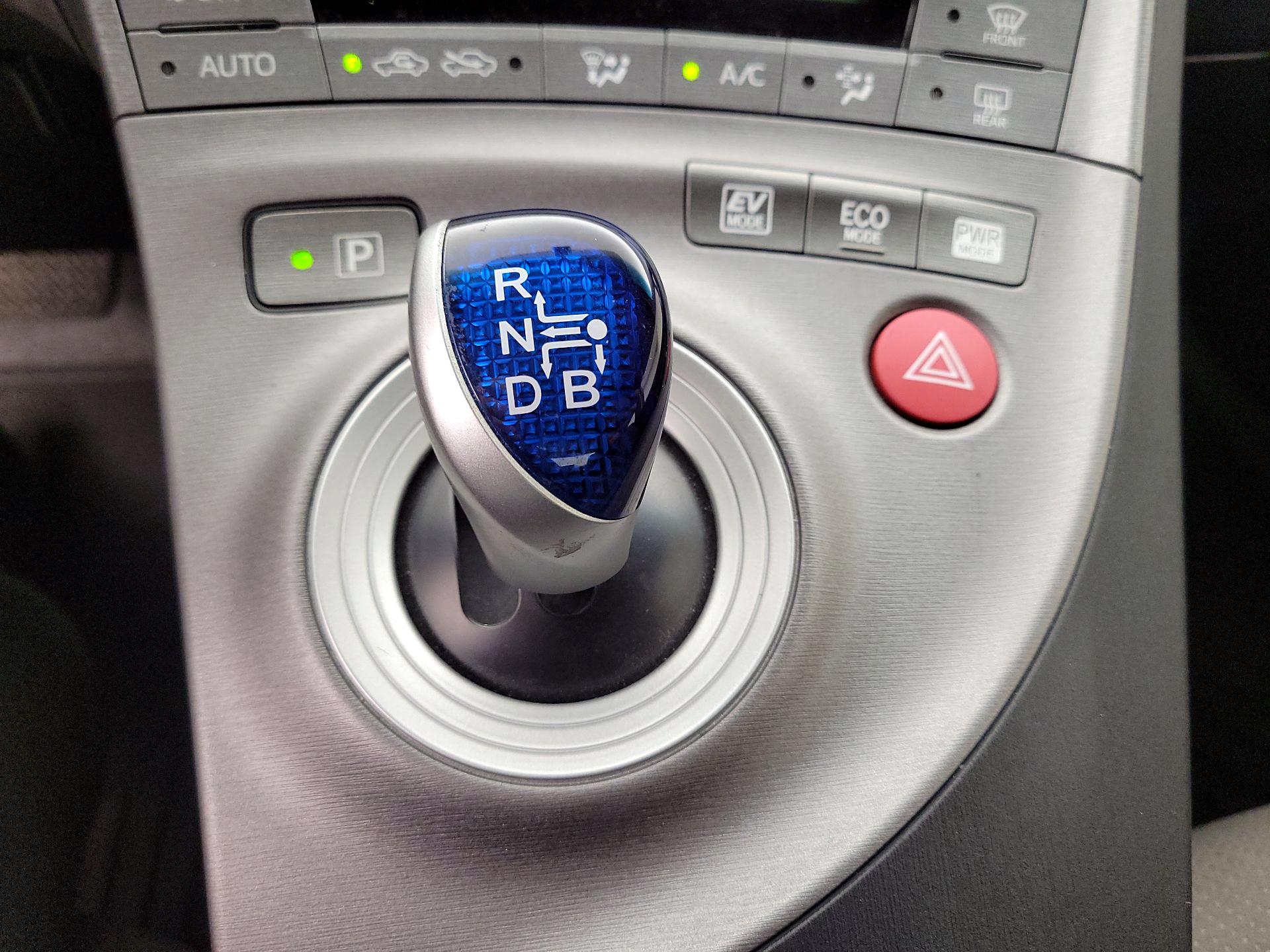 Thumbnail: 2015 Toyota Prius - 17