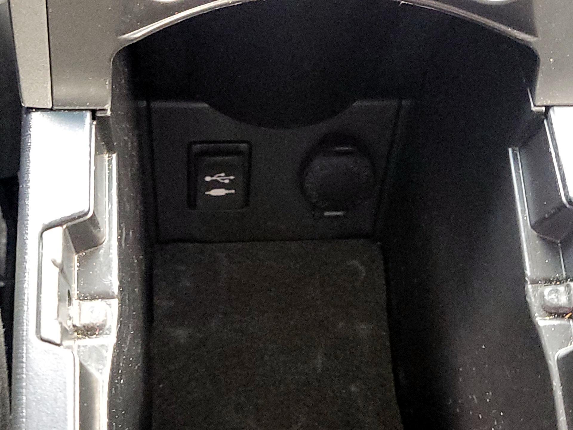 Thumbnail: 2015 Toyota Prius - 18