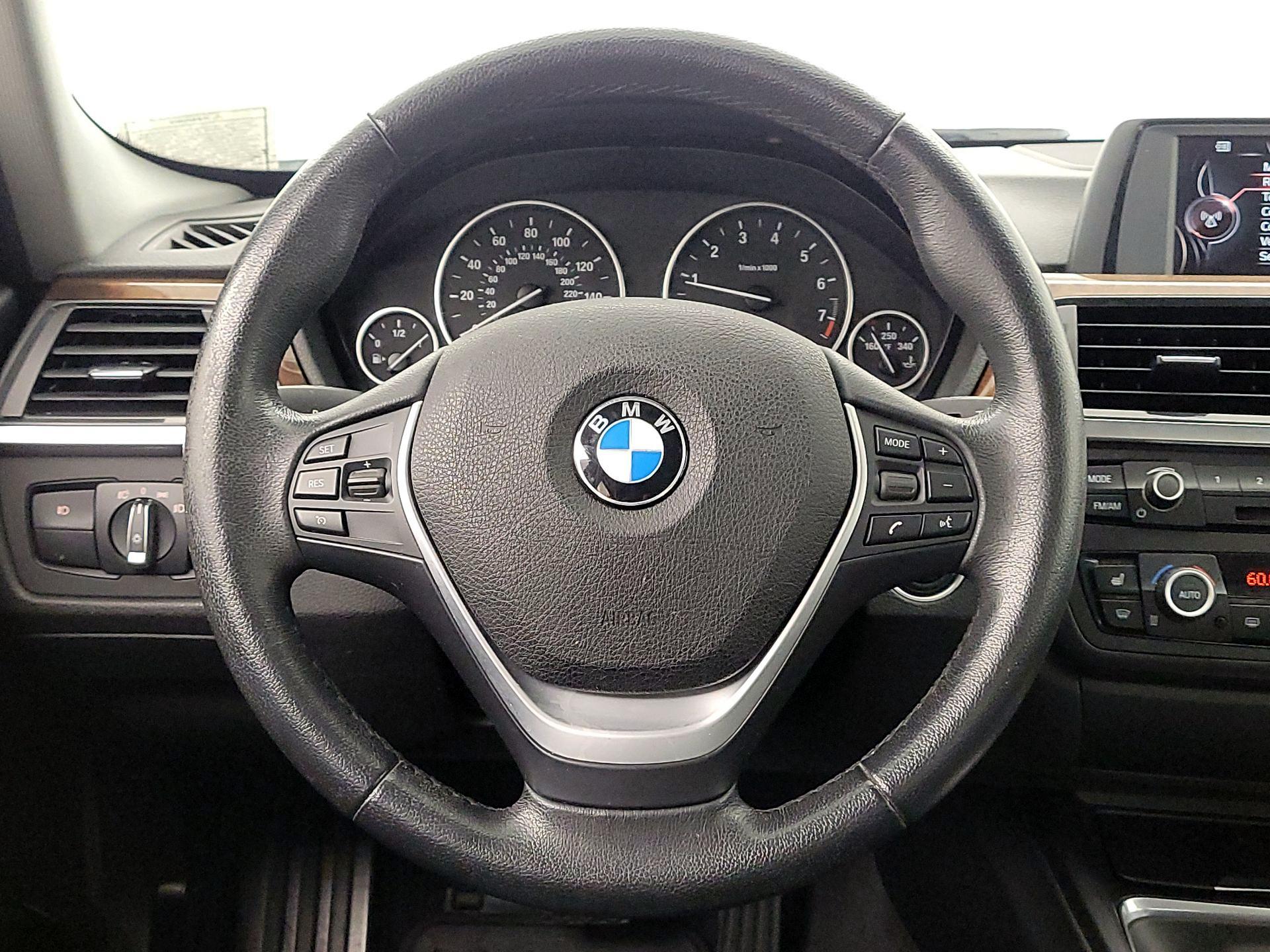 Thumbnail: 2015 BMW 3 Series - 10