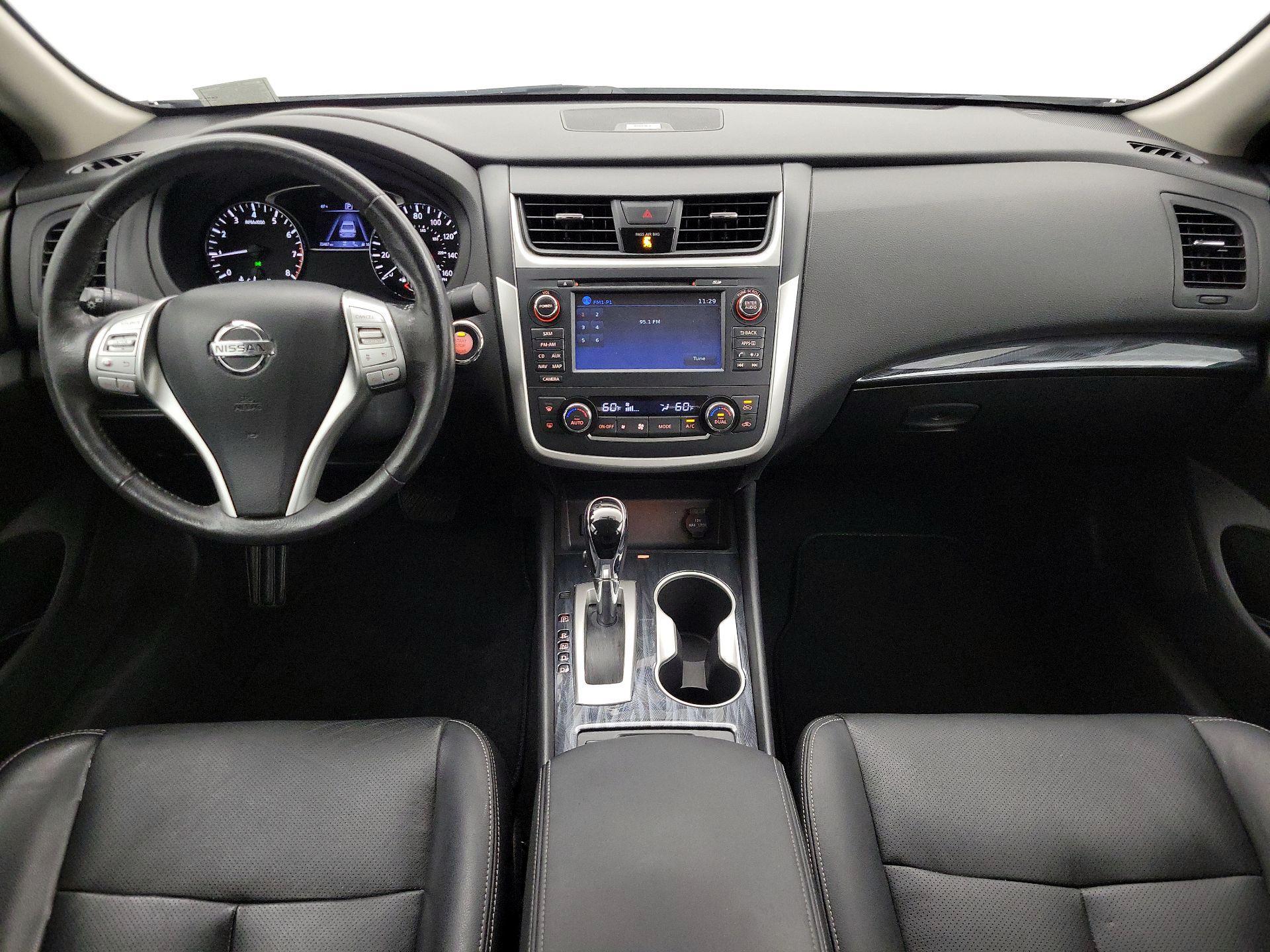 Thumbnail: 2016 Nissan Altima - 9