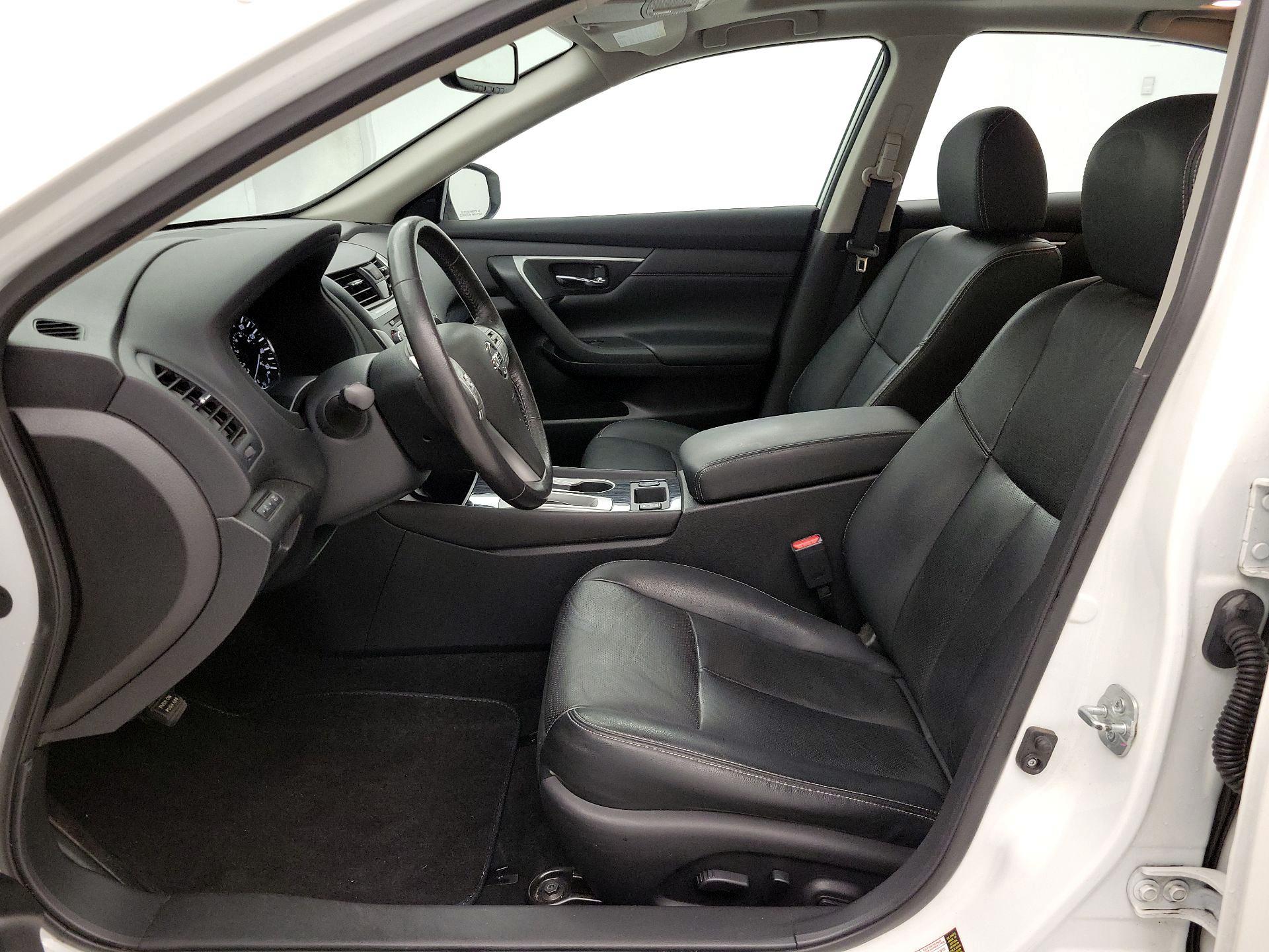 Thumbnail: 2016 Nissan Altima - 11