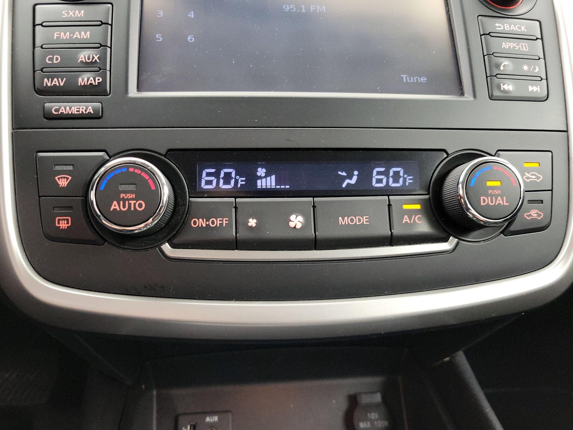 Thumbnail: 2016 Nissan Altima - 17