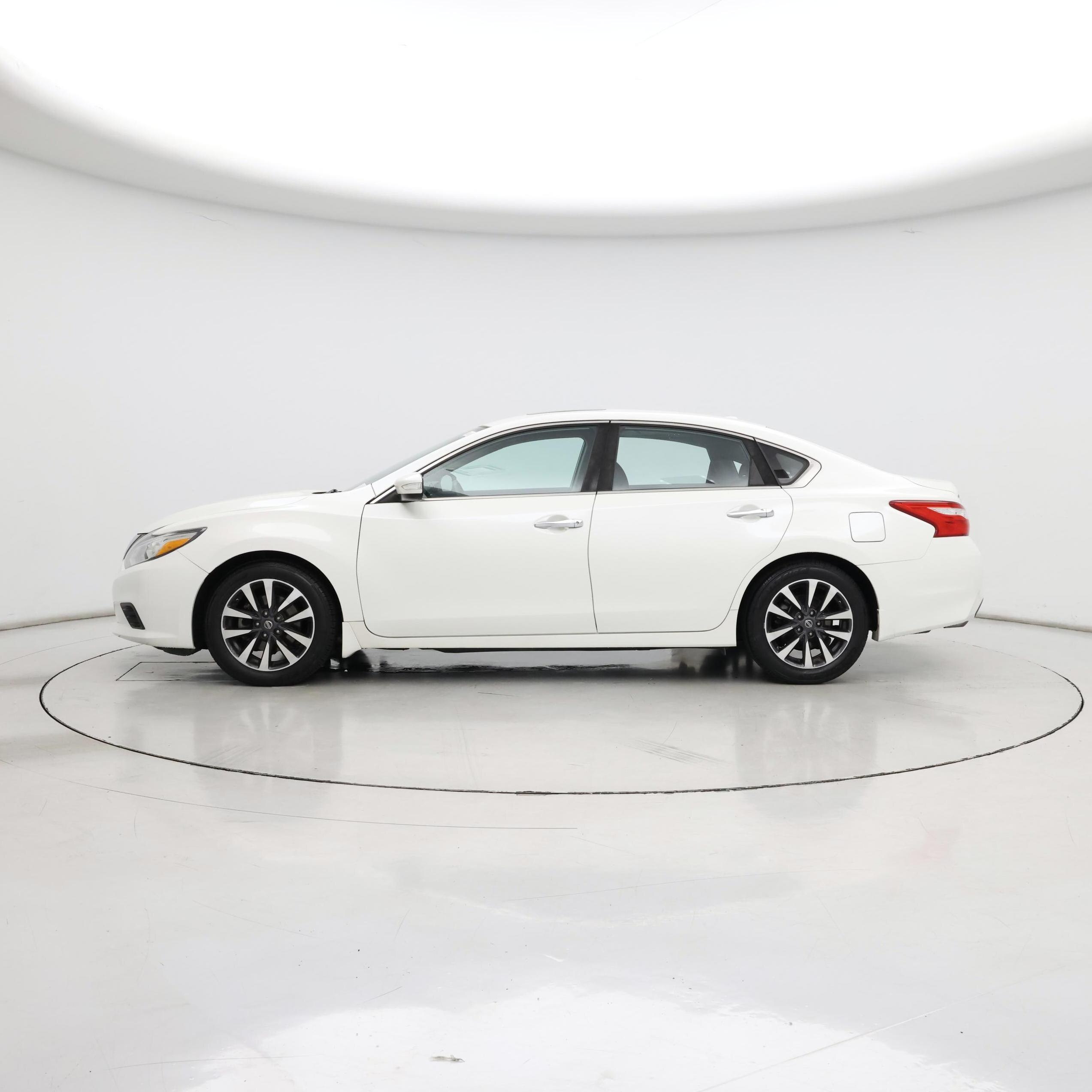 Thumbnail: 2016 Nissan Altima - 3