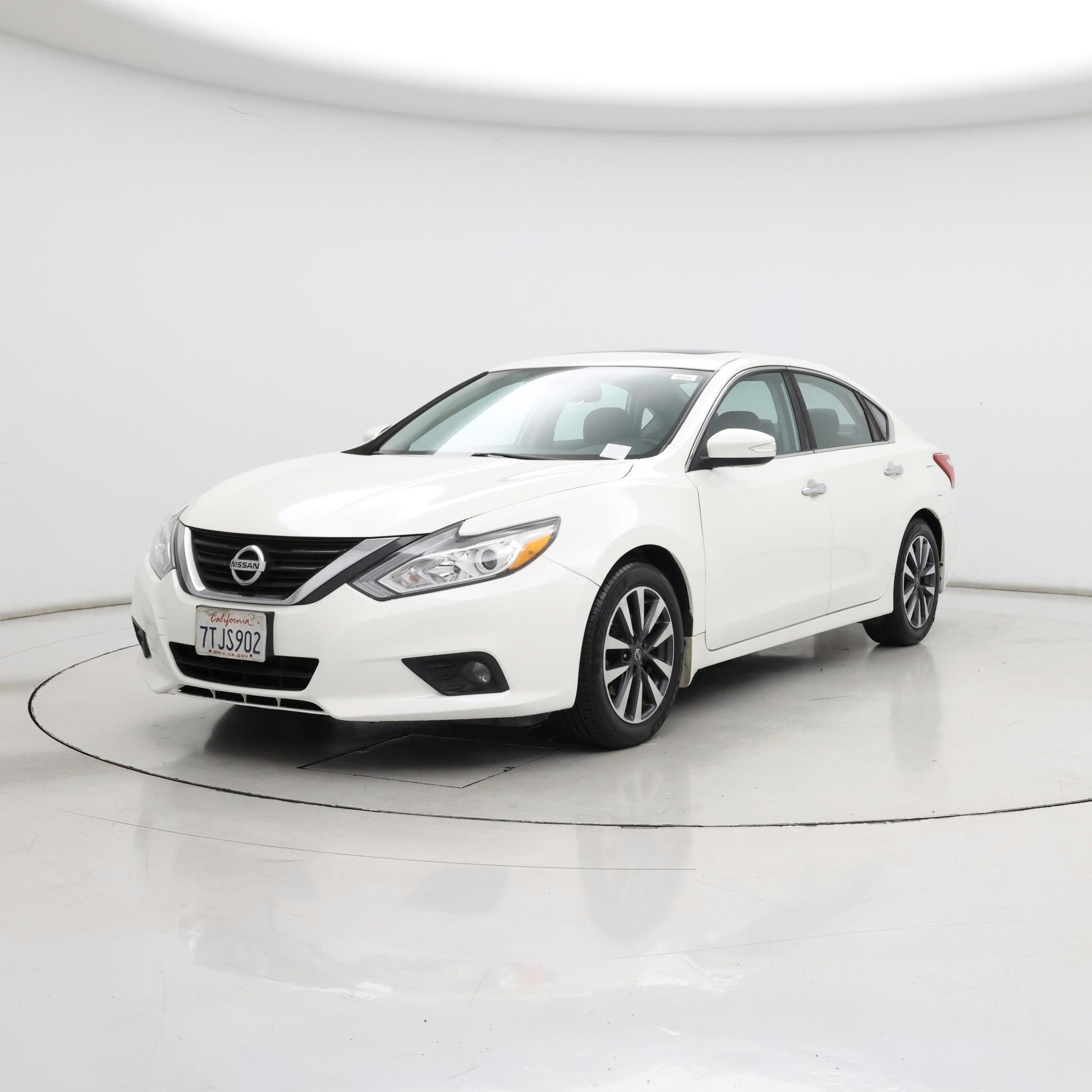 Thumbnail: 2016 Nissan Altima - 4