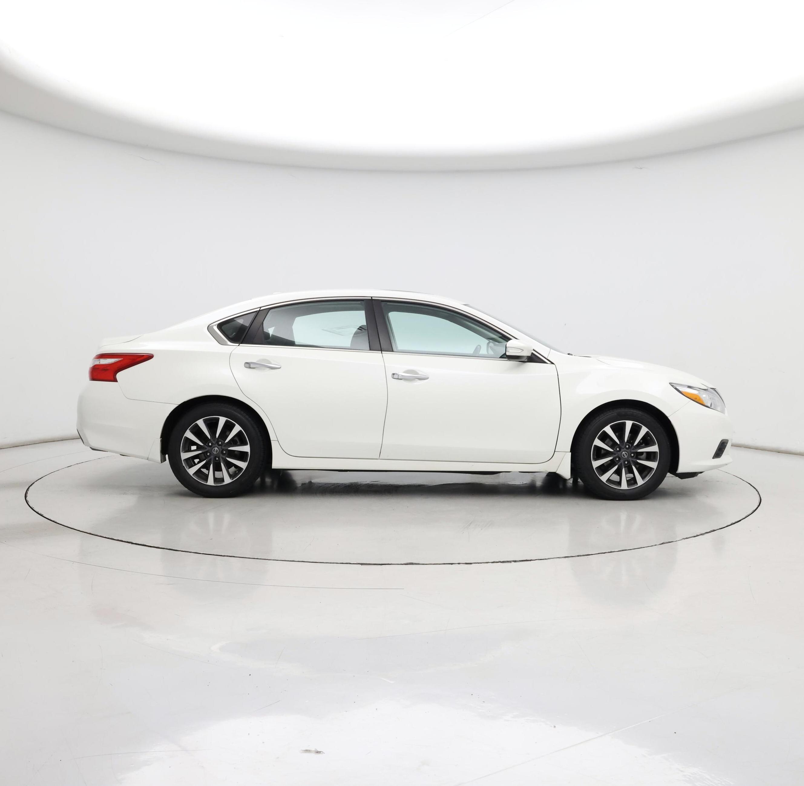 Thumbnail: 2016 Nissan Altima - 7