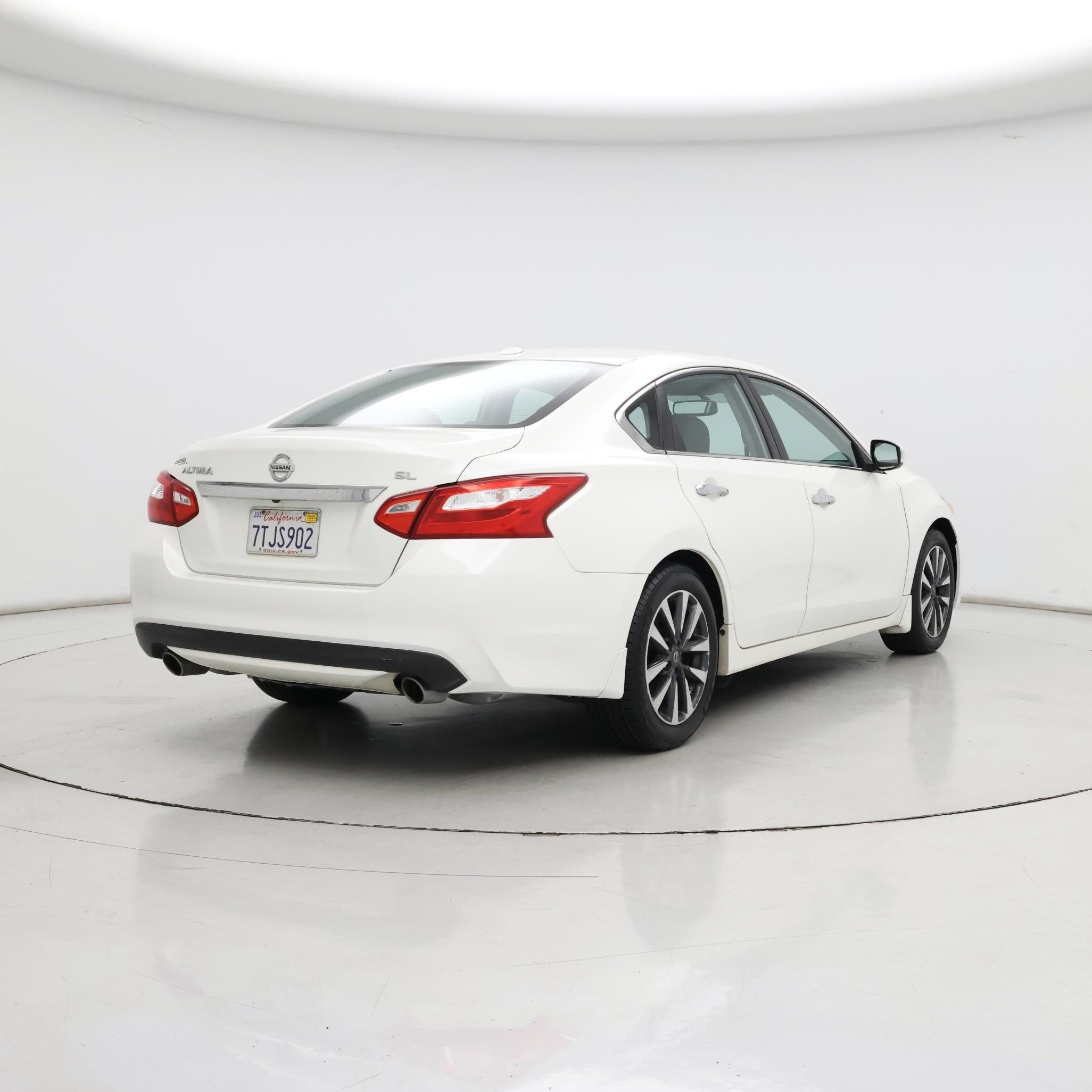 Thumbnail: 2016 Nissan Altima - 8