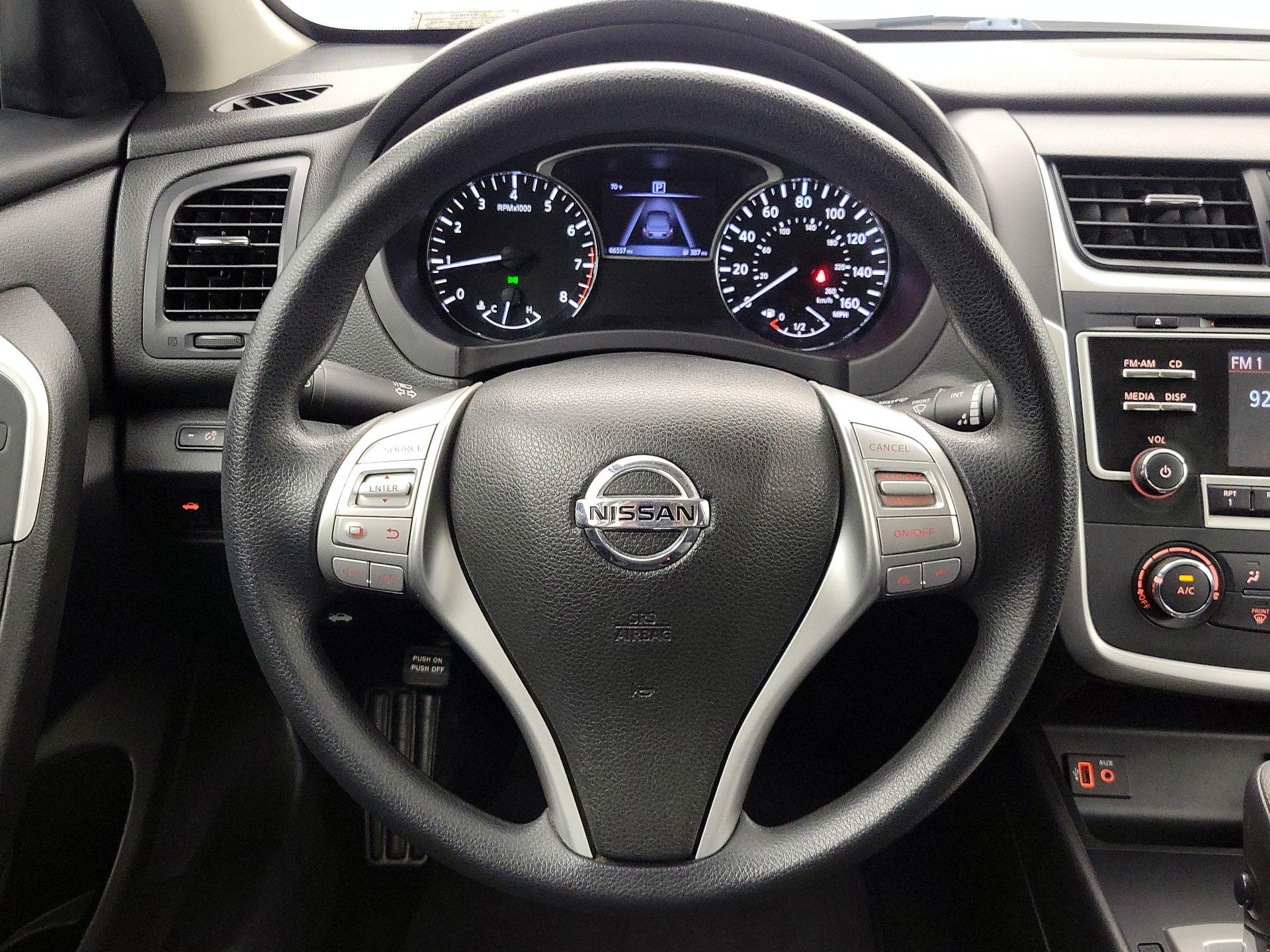 Thumbnail: 2017 Nissan Altima - 10