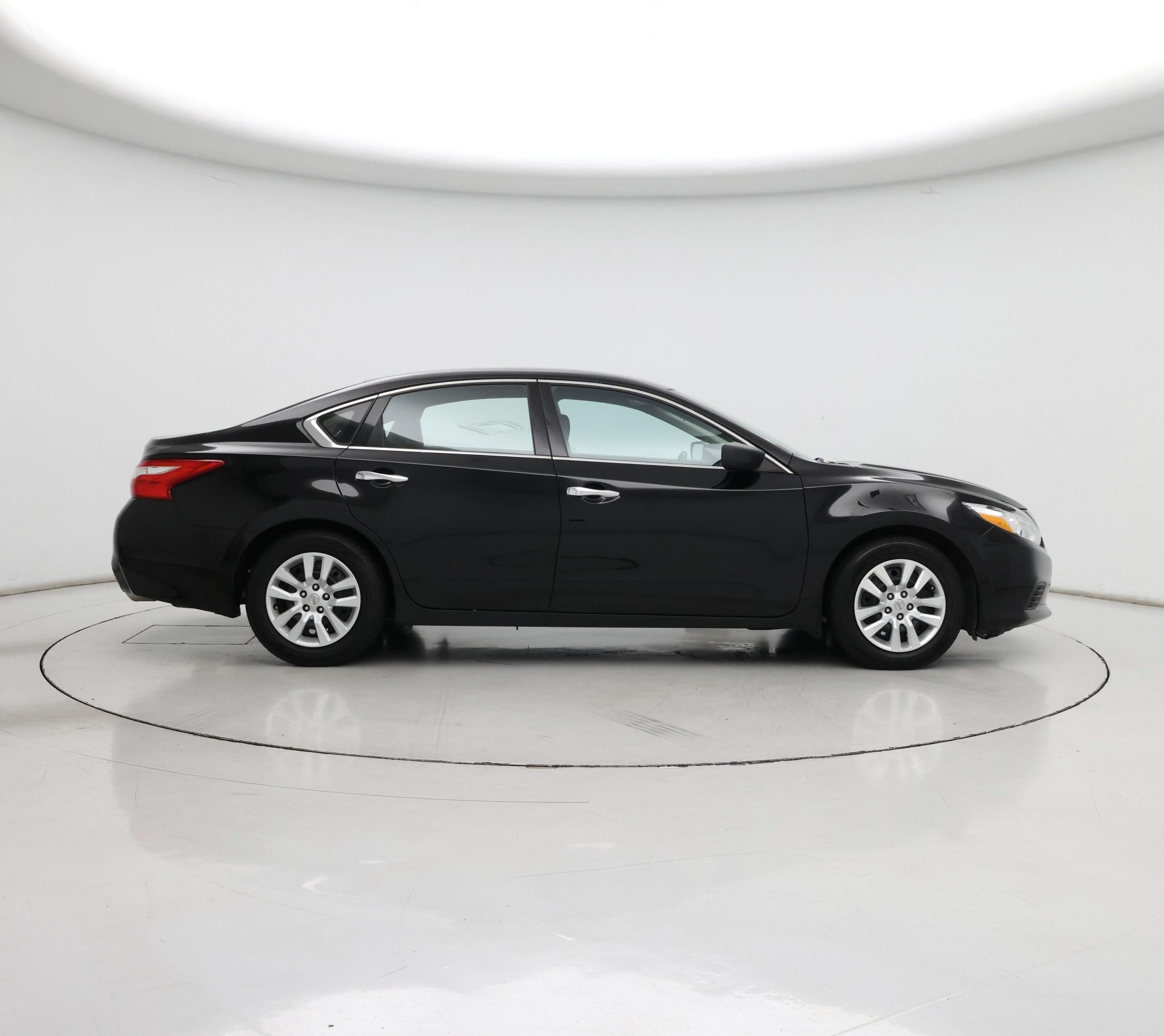 Thumbnail: 2017 Nissan Altima - 7