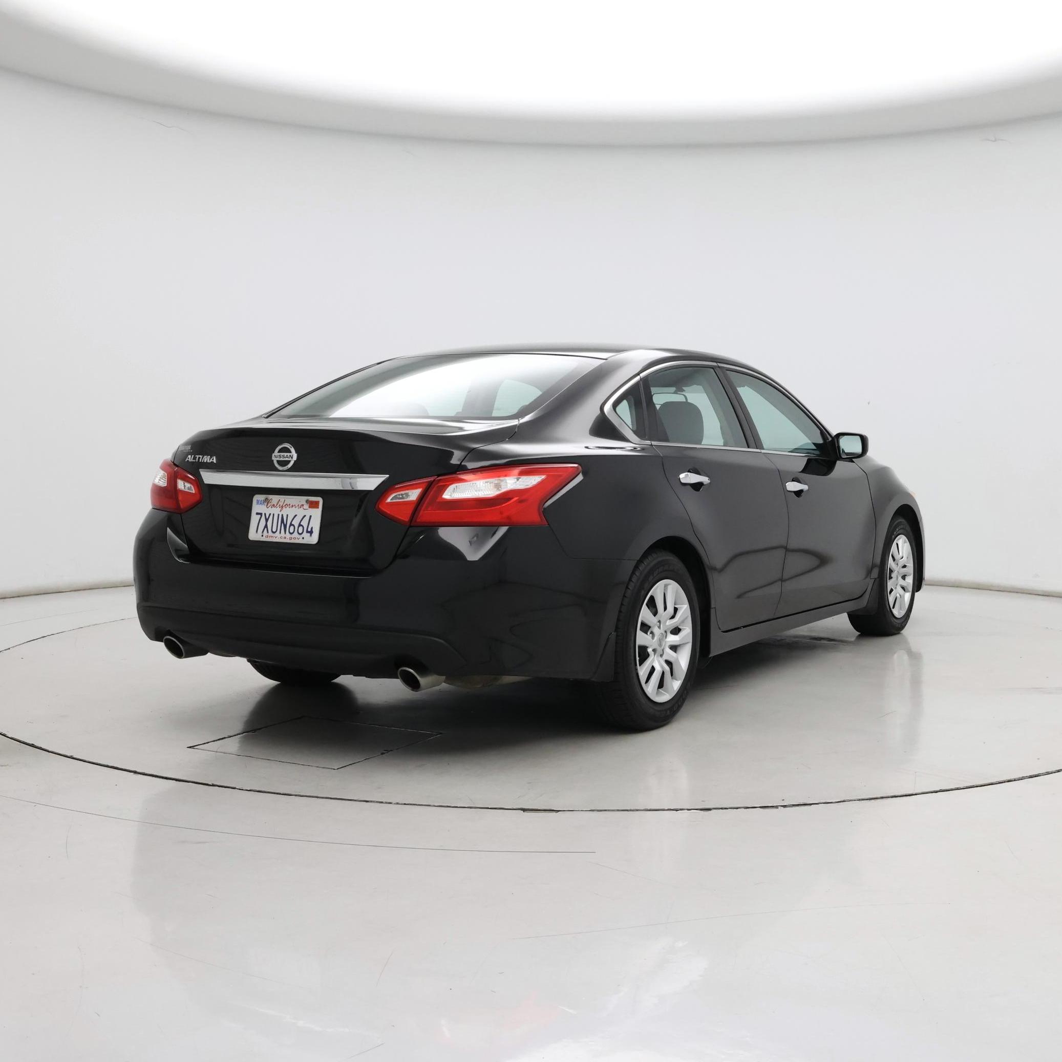 Thumbnail: 2017 Nissan Altima - 8