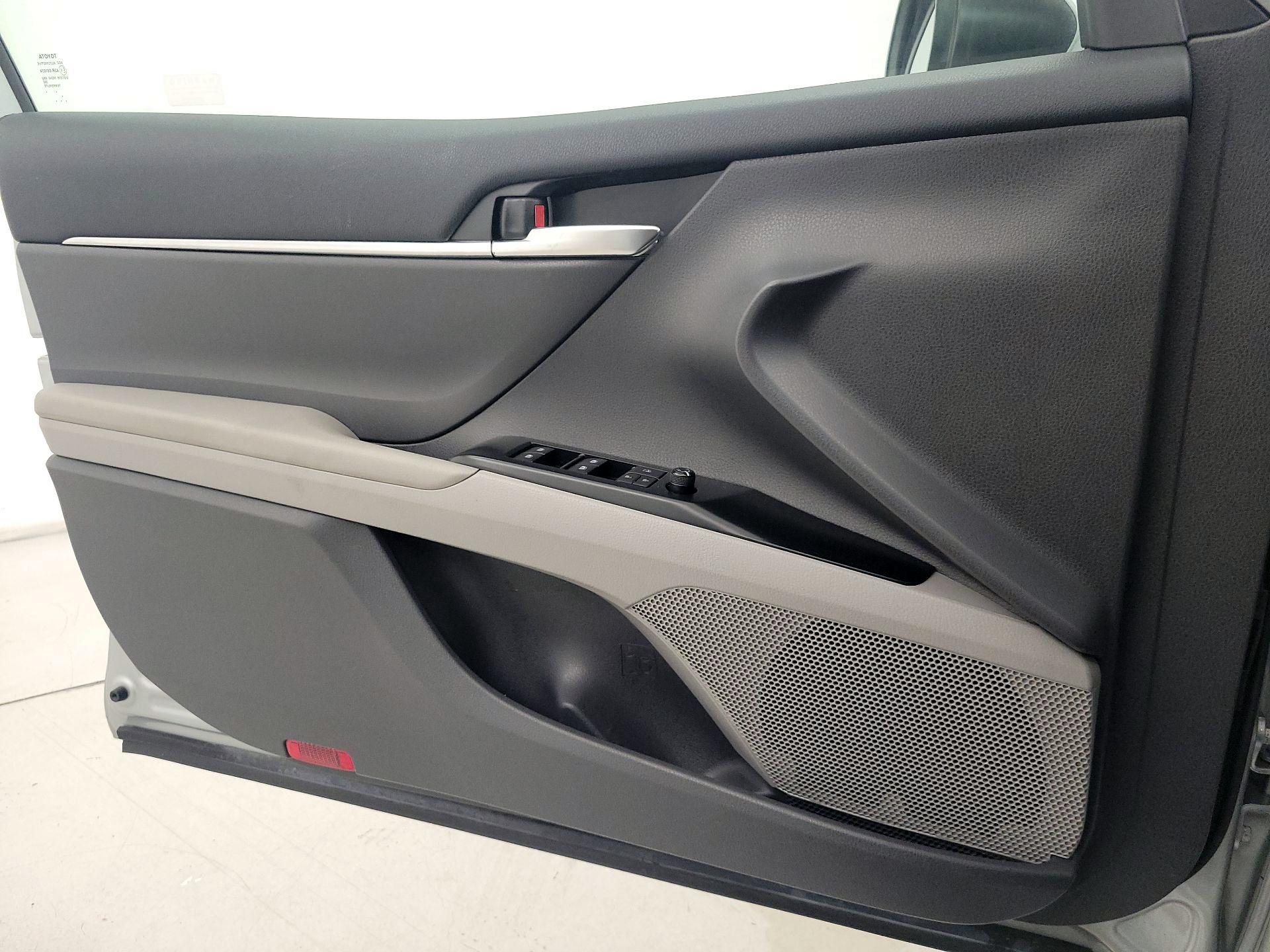 Thumbnail: 2020 Toyota Camry - 12