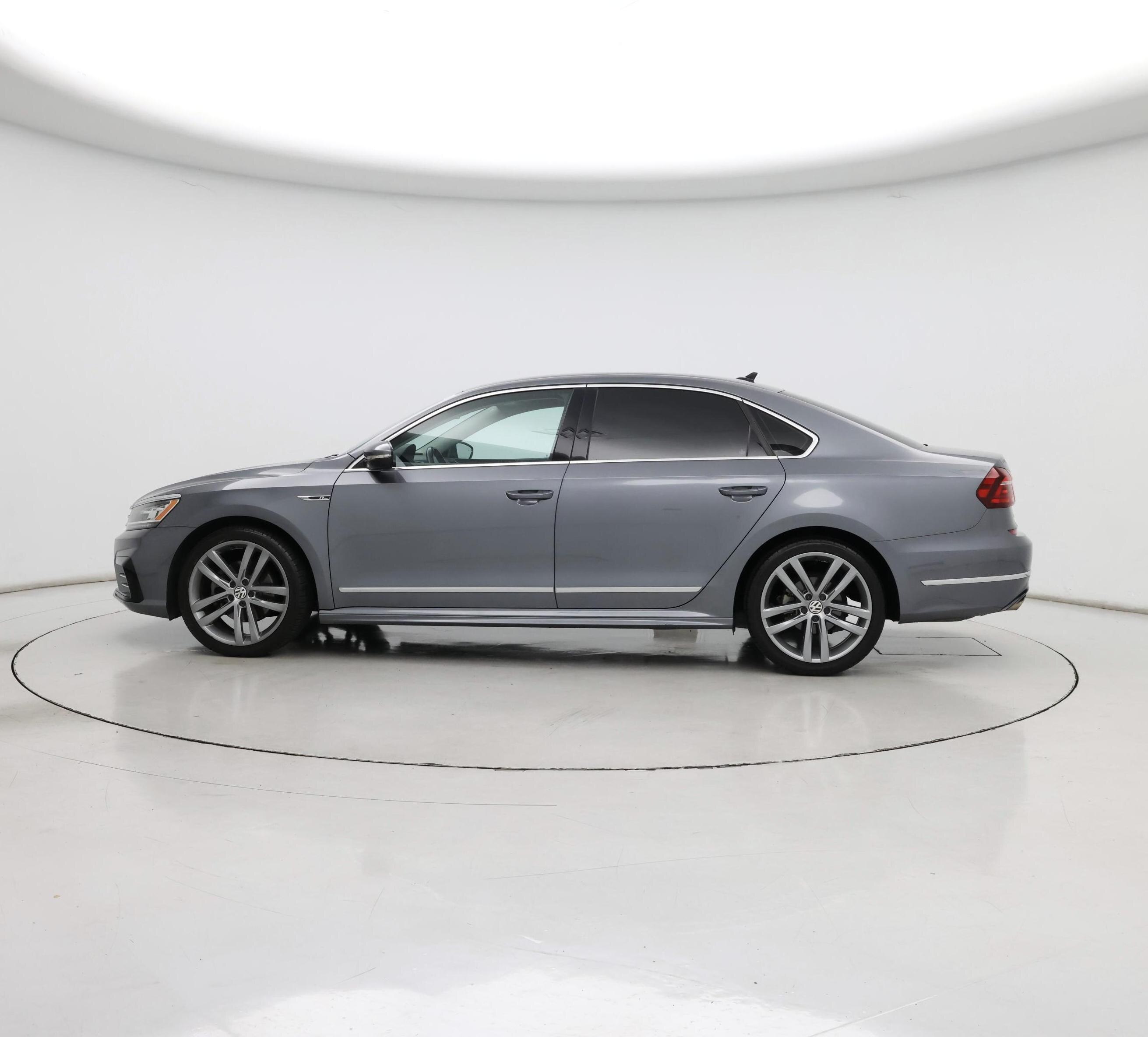 Thumbnail: 2017 Volkswagen Passat - 3