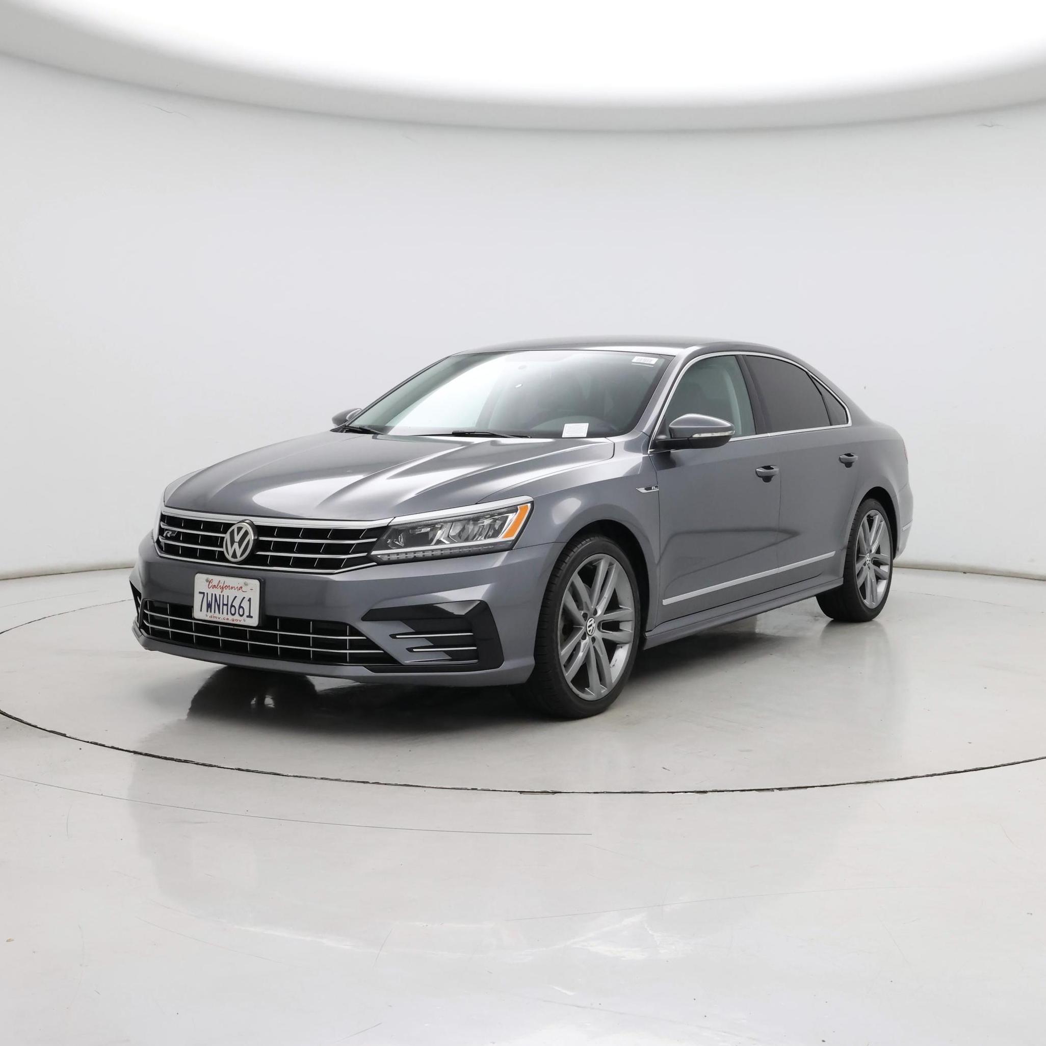 Thumbnail: 2017 Volkswagen Passat - 4