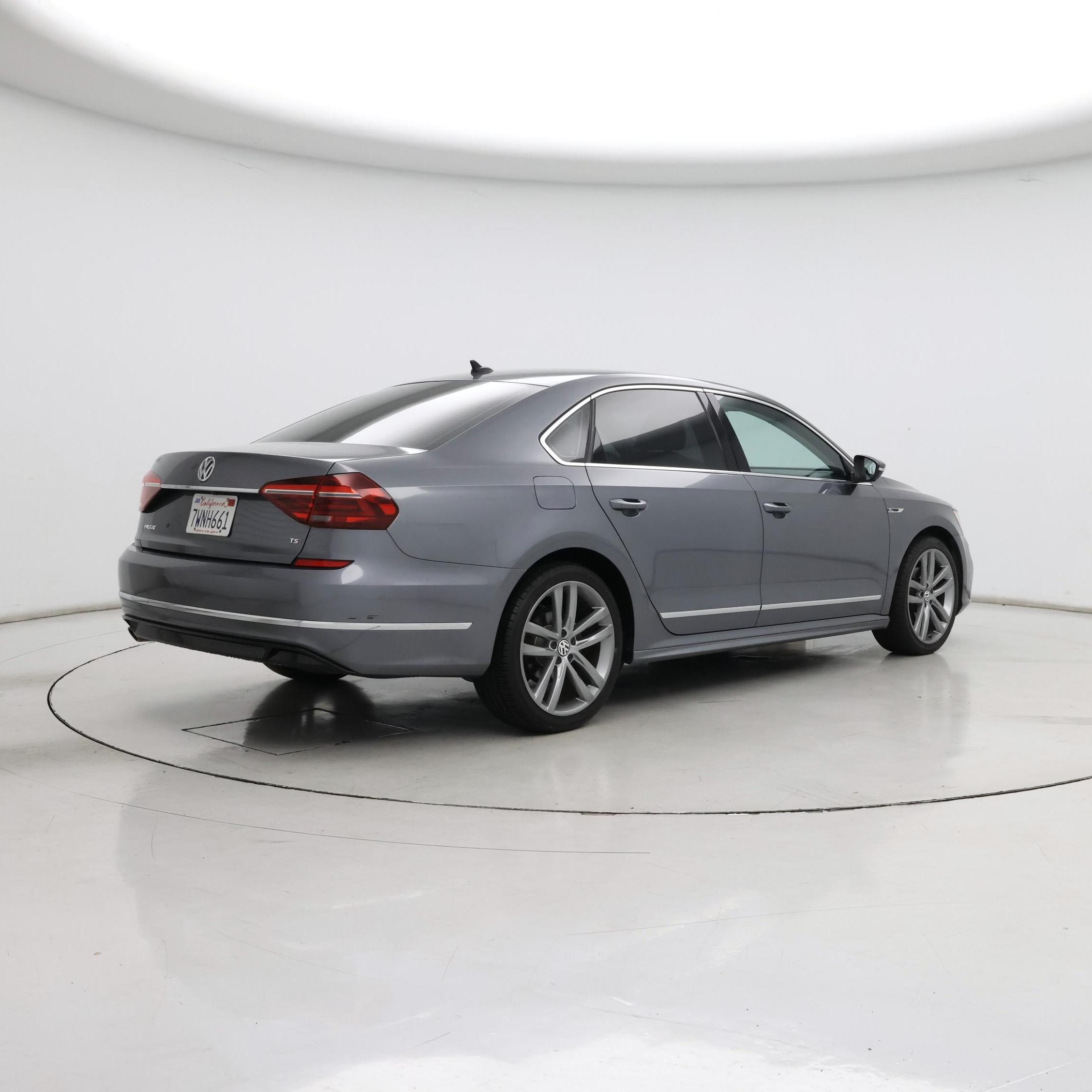 Thumbnail: 2017 Volkswagen Passat - 8