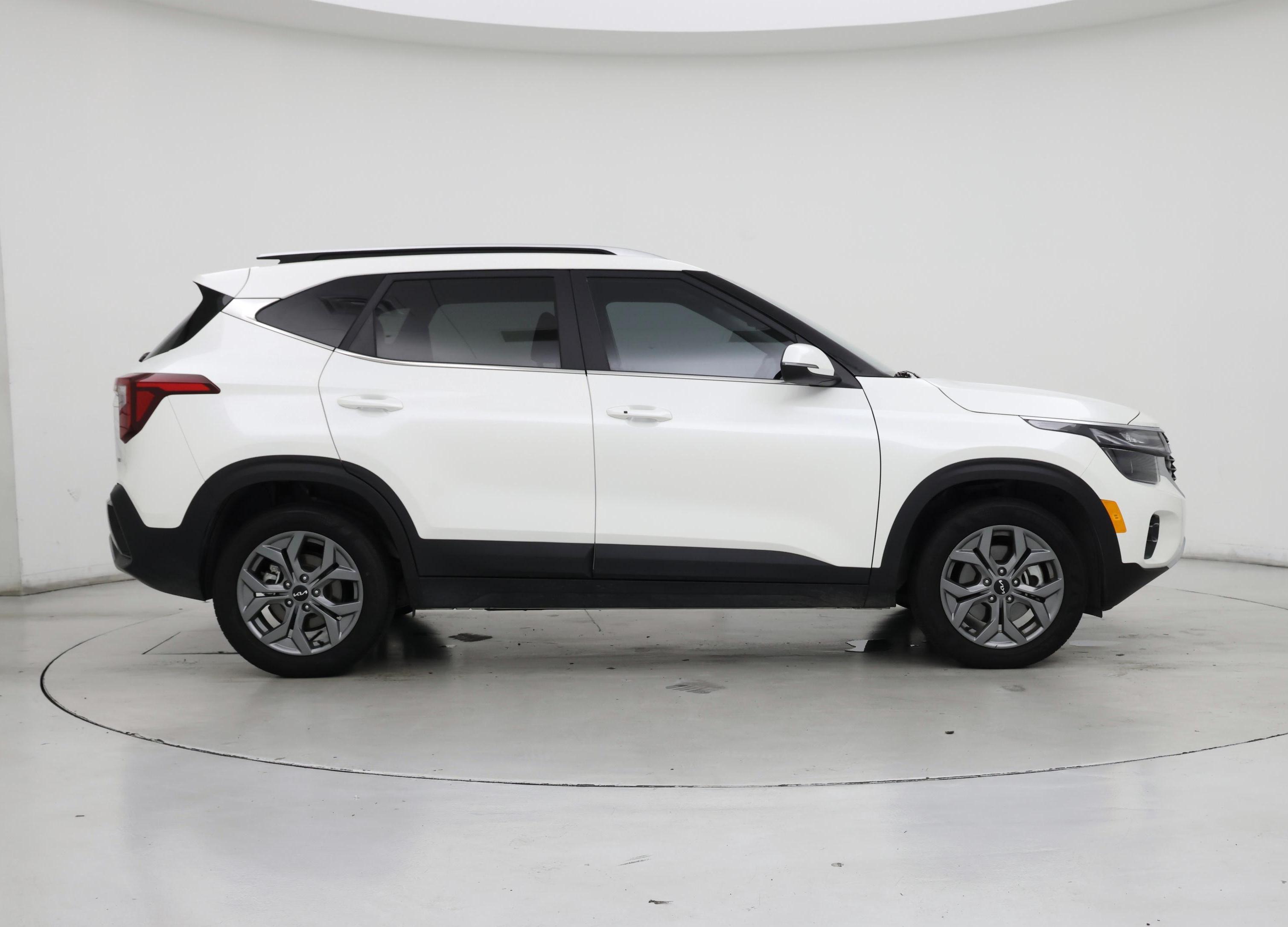 Thumbnail: 2024 Kia Seltos - 7