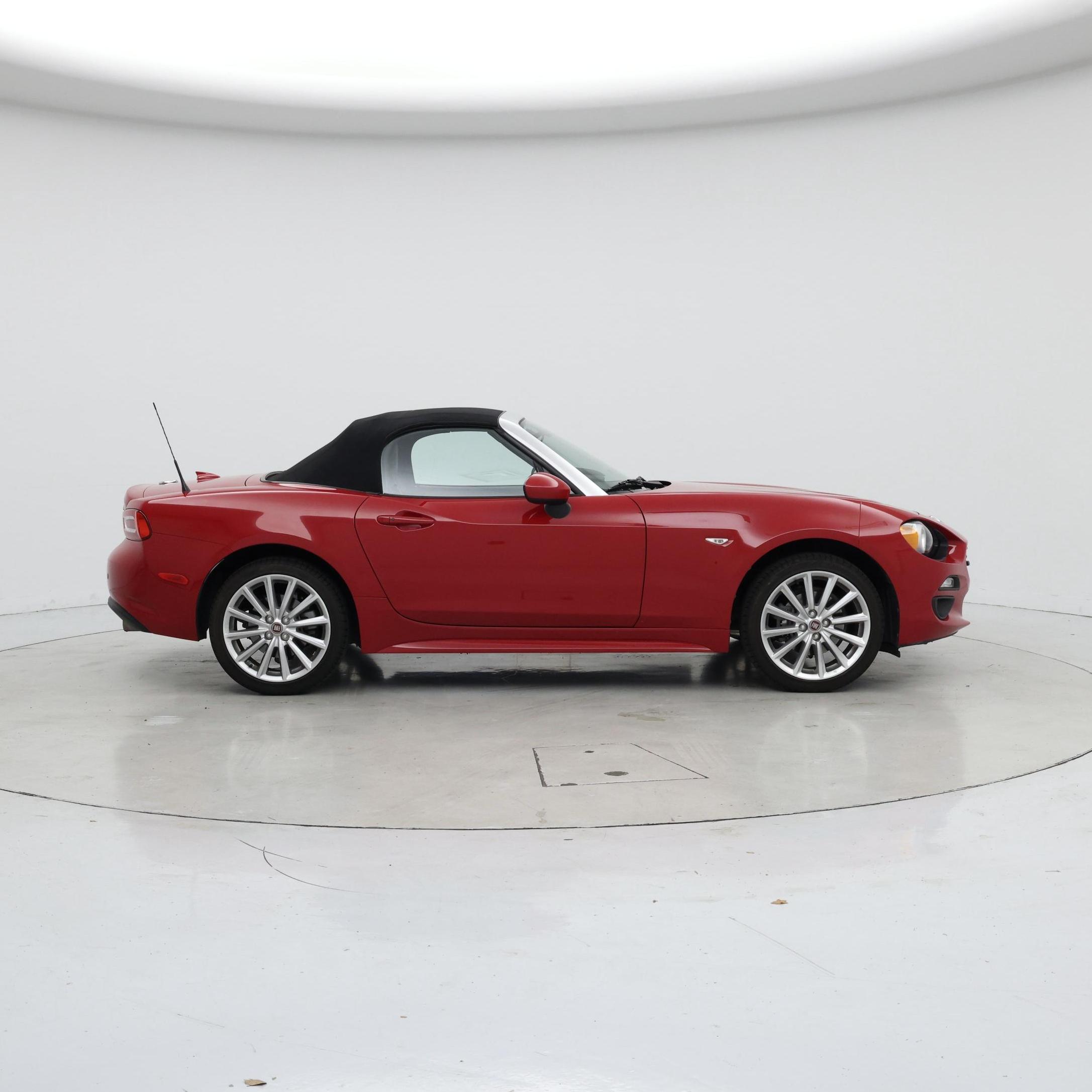 Thumbnail: 2018 Fiat 124 Spider - 7