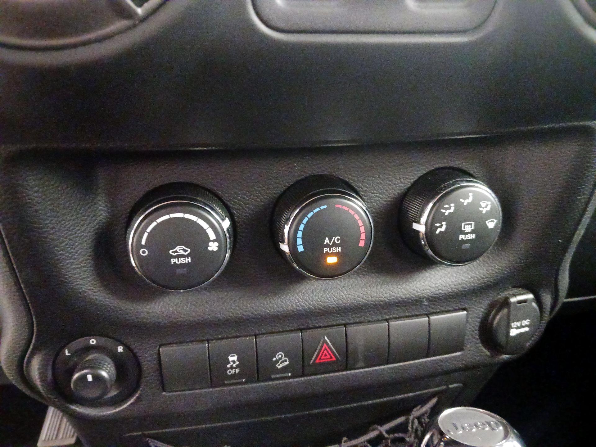 Thumbnail: 2018 Jeep Wrangler - 14