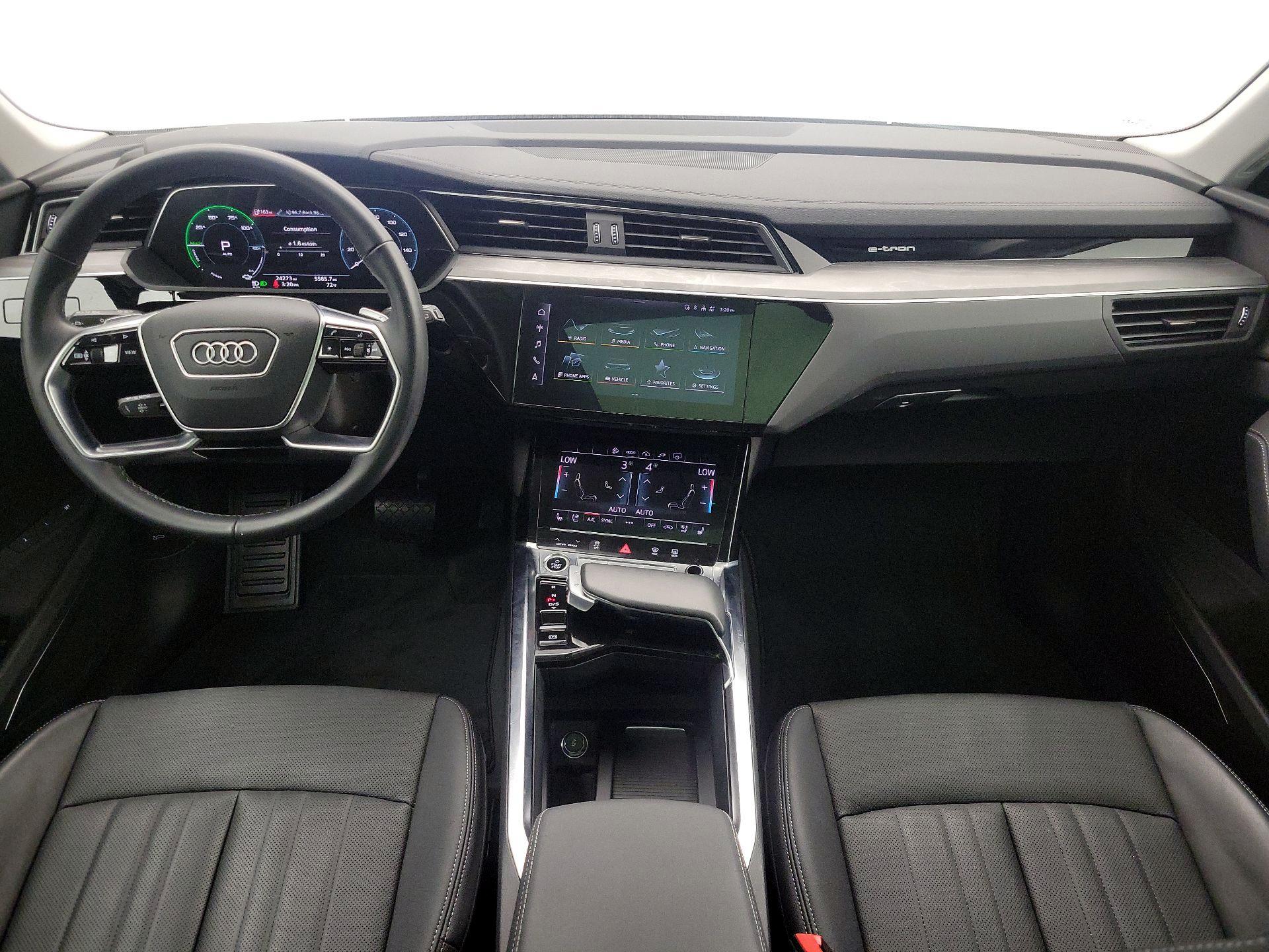 Thumbnail: 2022 Audi e-tron - 9