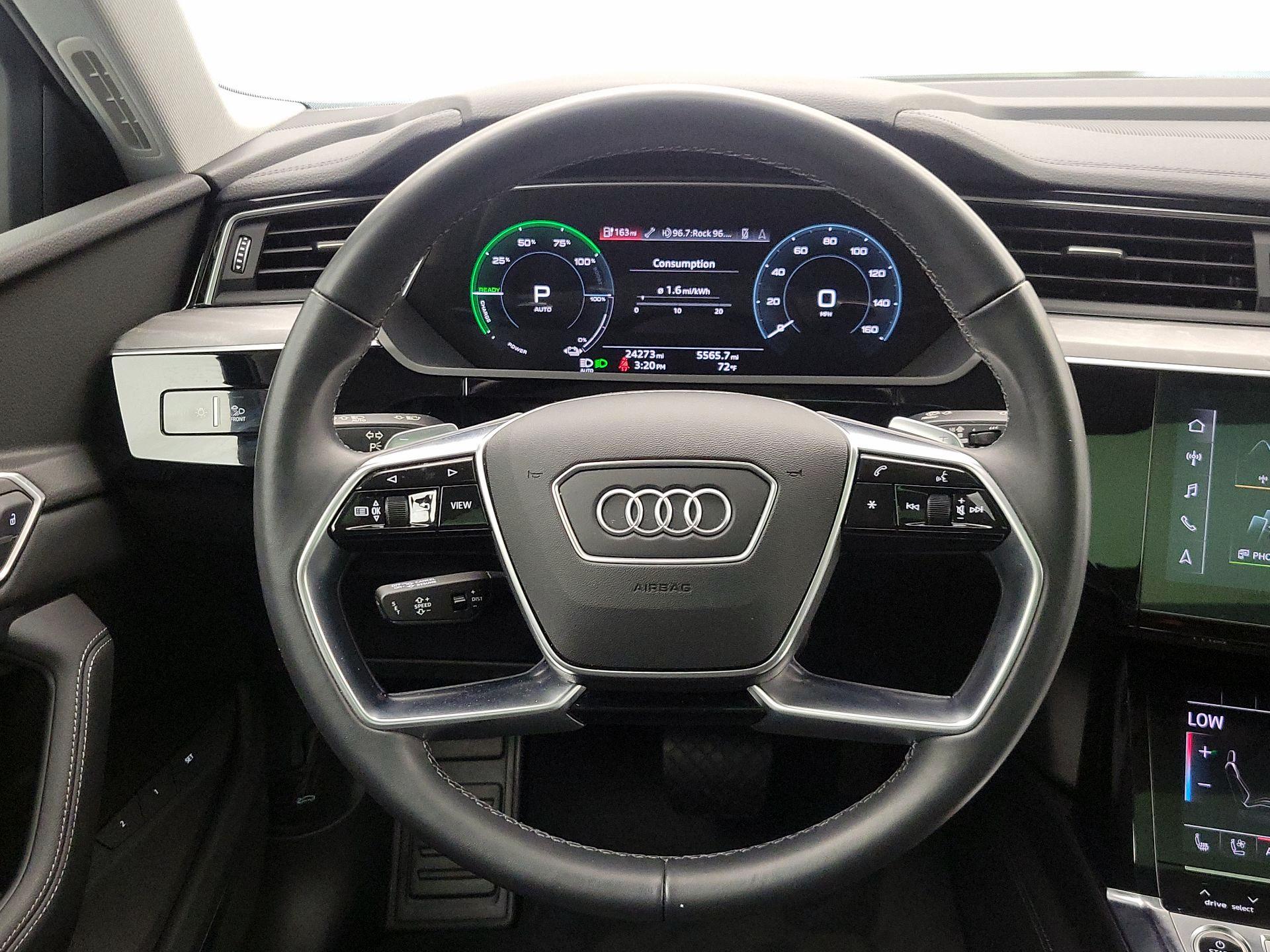 Thumbnail: 2022 Audi e-tron - 10