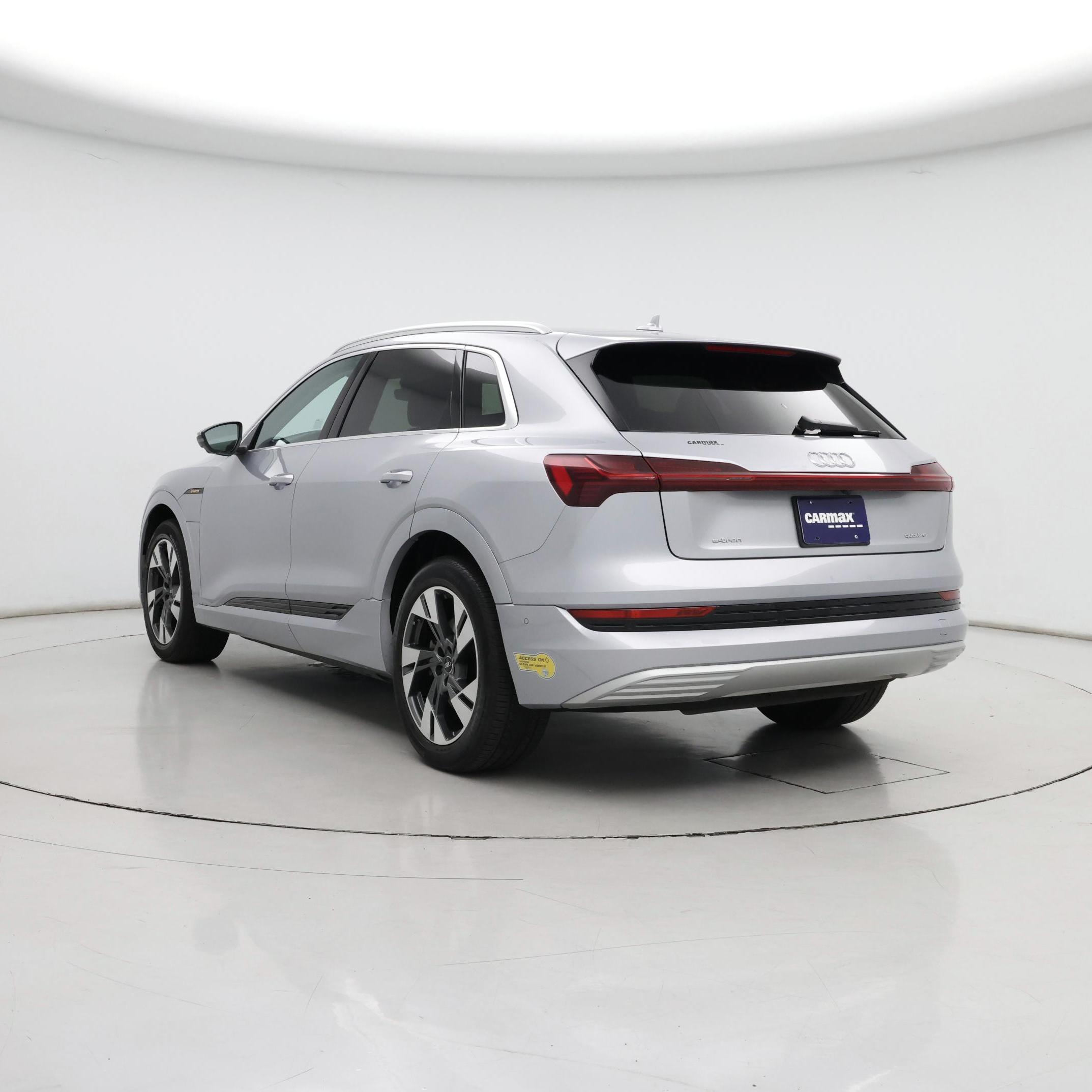 Thumbnail: 2022 Audi e-tron - 2