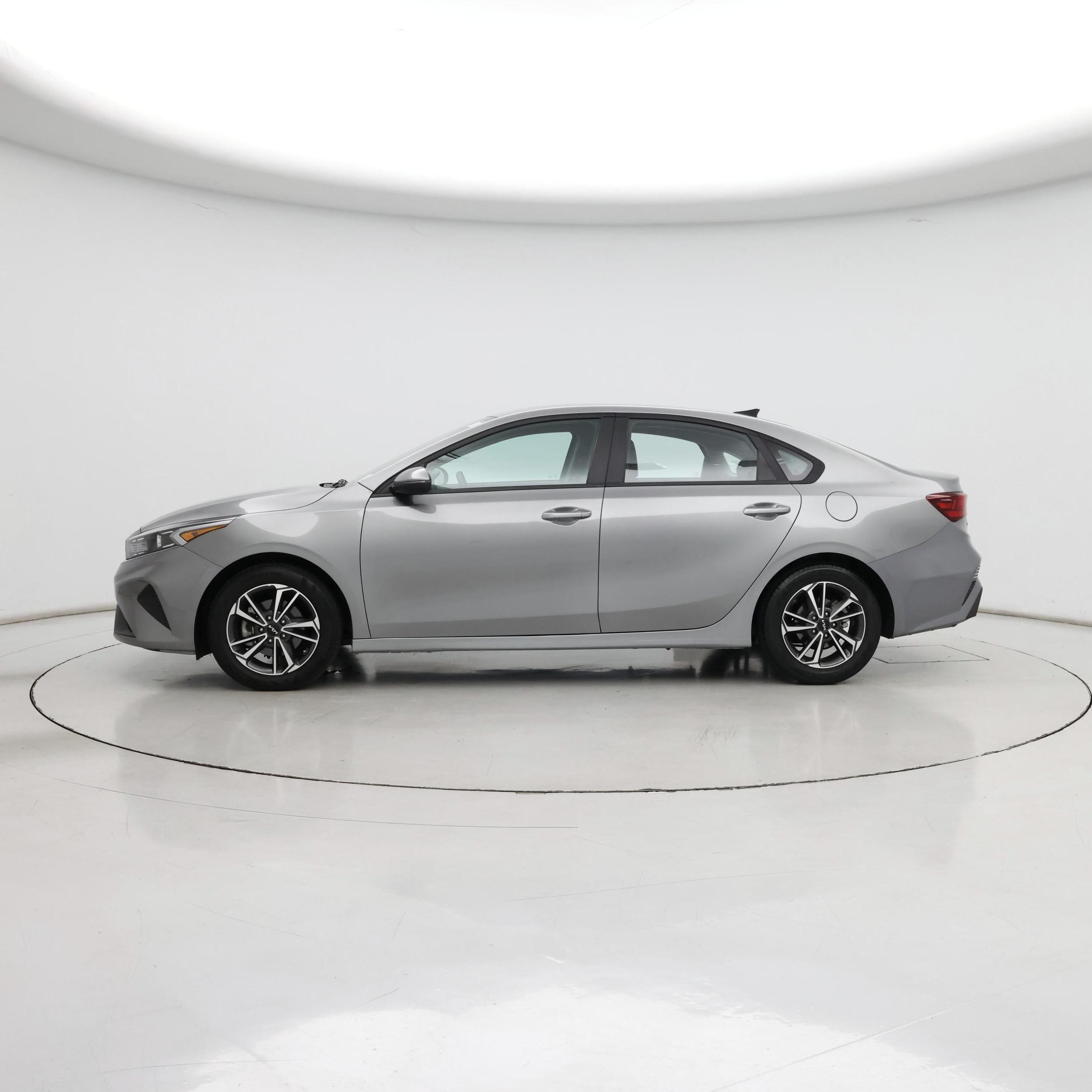 Thumbnail: 2023 Kia Forte - 3