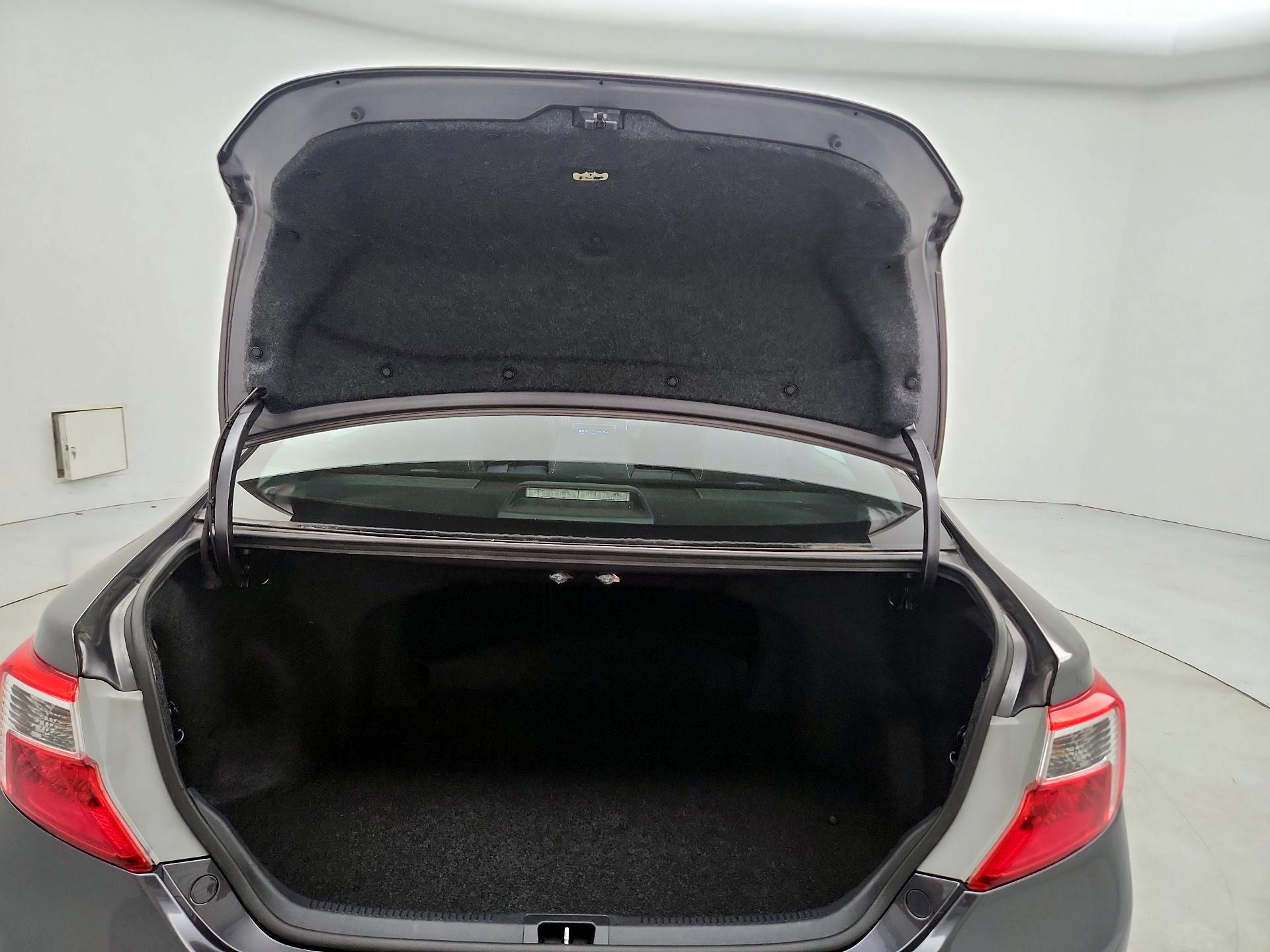 Thumbnail: 2013 Toyota Camry - 18