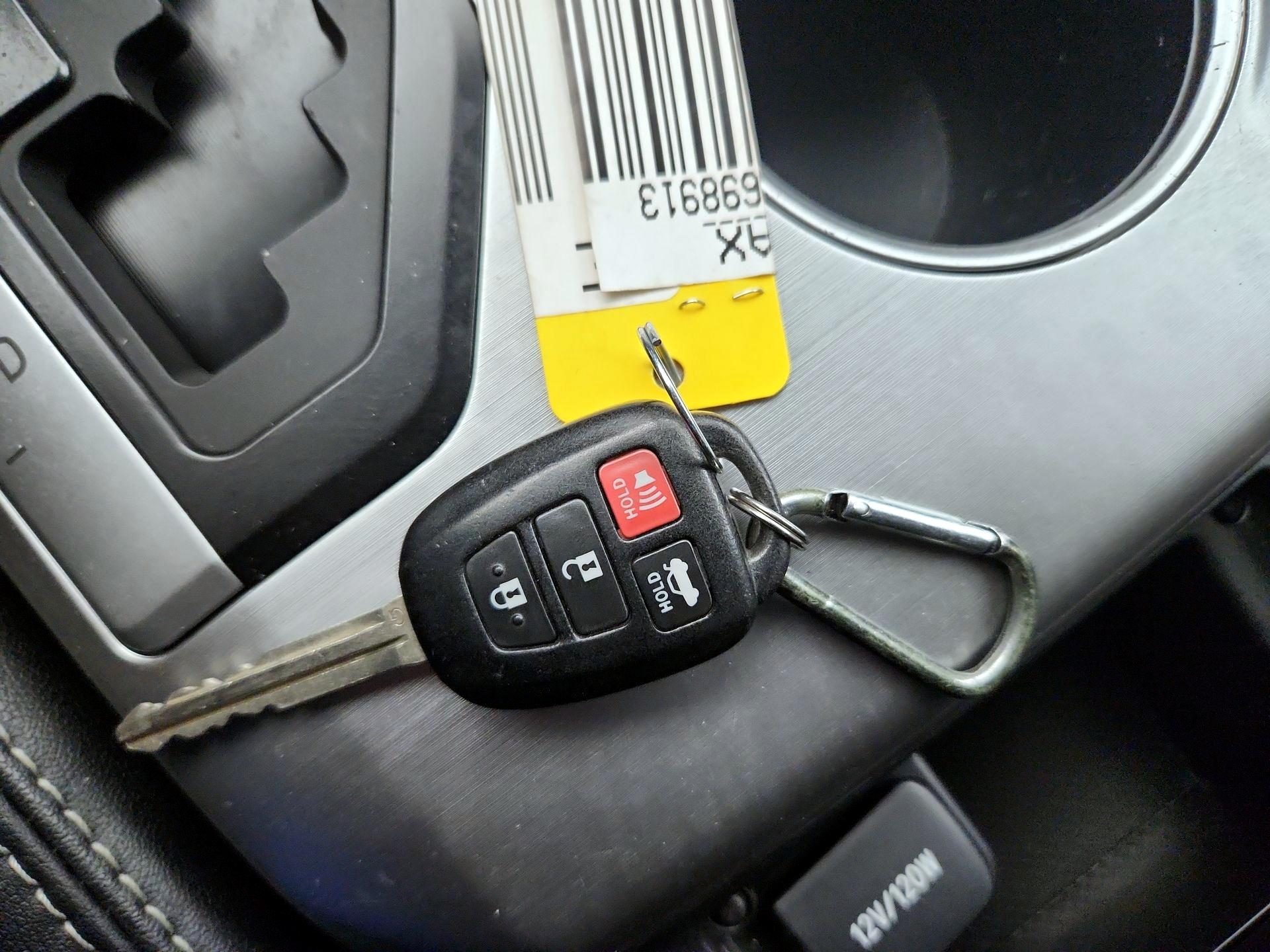 Thumbnail: 2013 Toyota Camry - 20